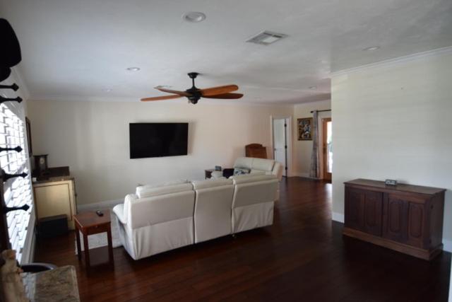 Four-Bedroom House photo 3
