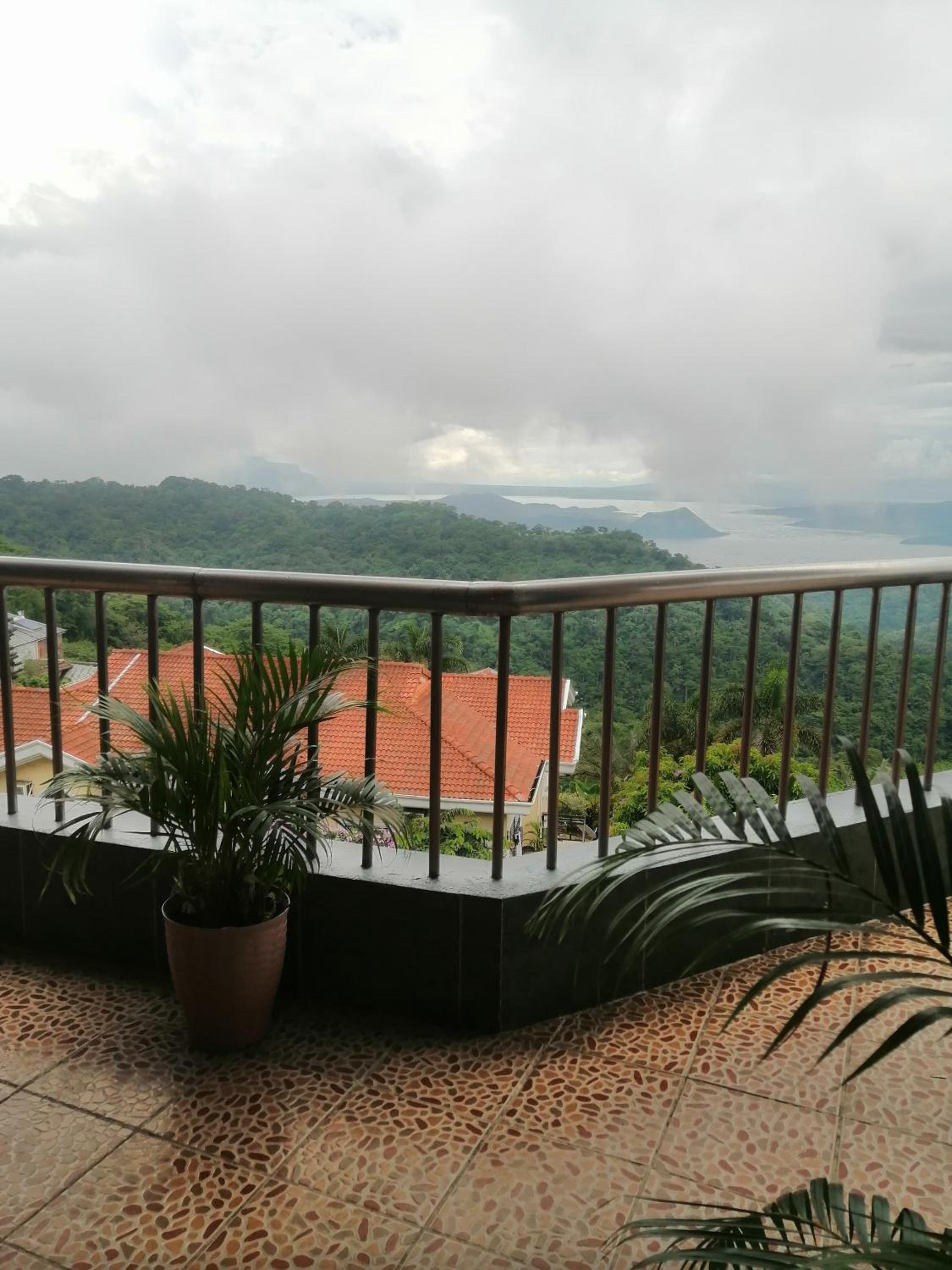 Family Room with Lake View photo 3
