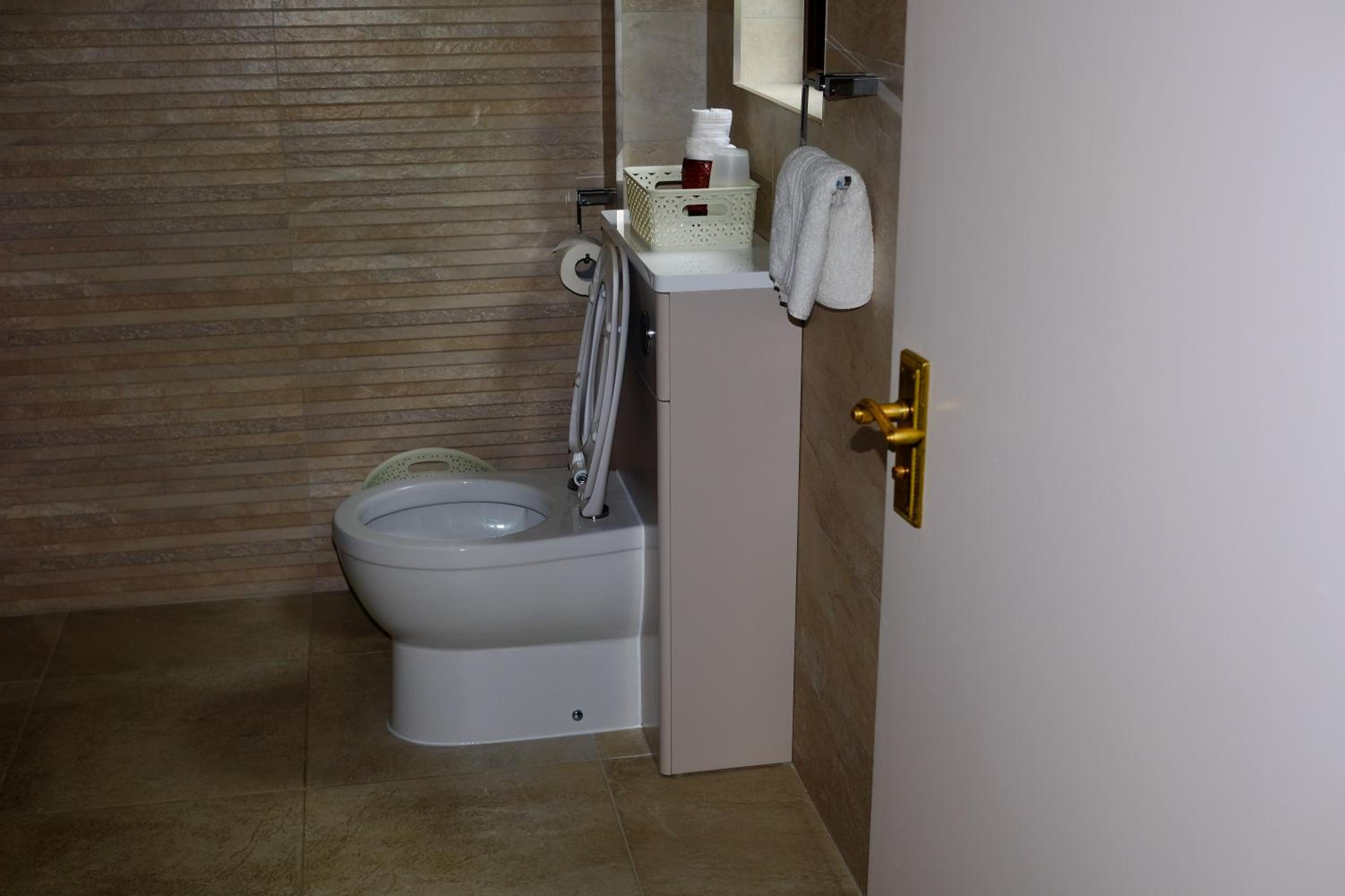 Suite - Photo 16