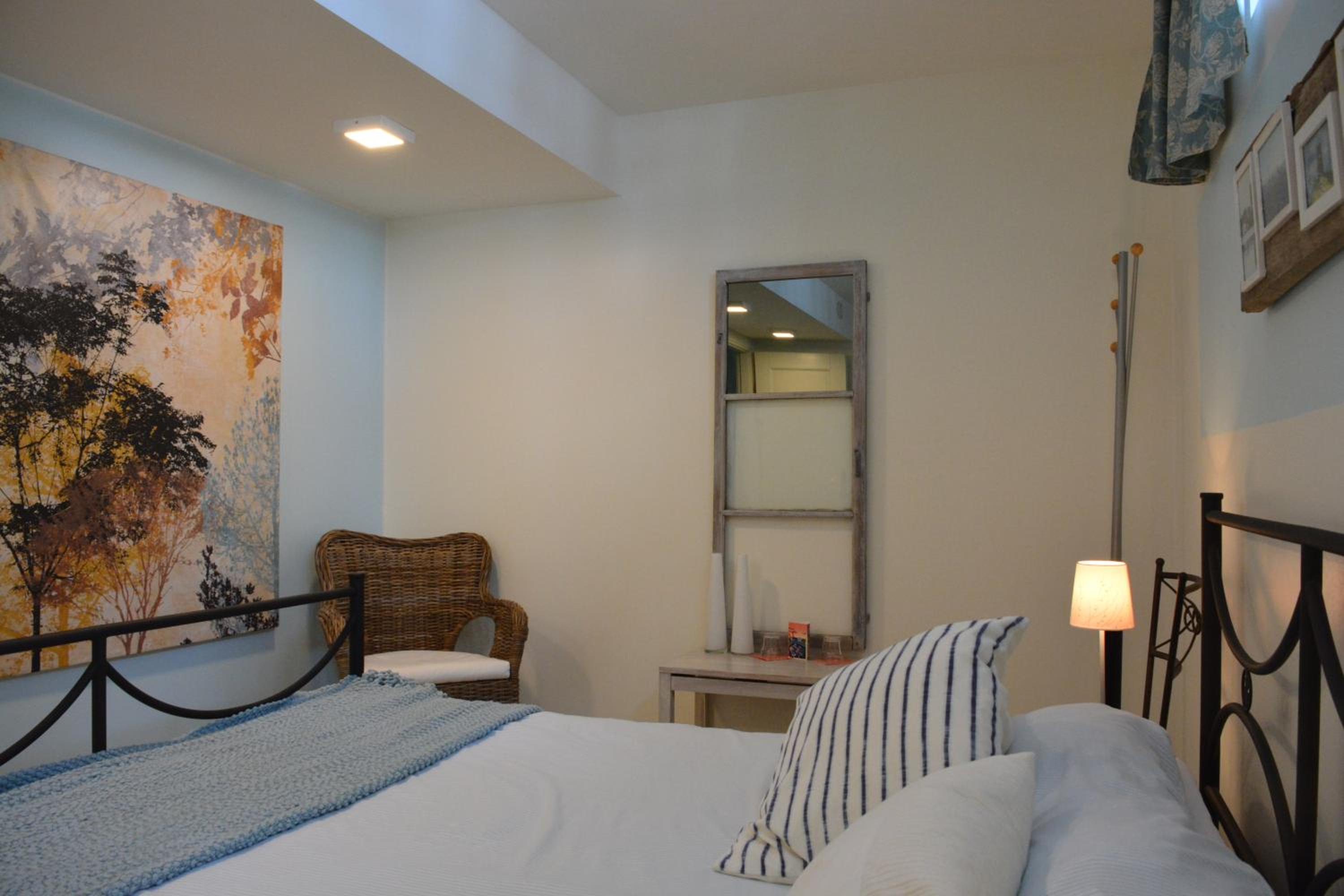 Double Room with Shared Bathroom photo 2