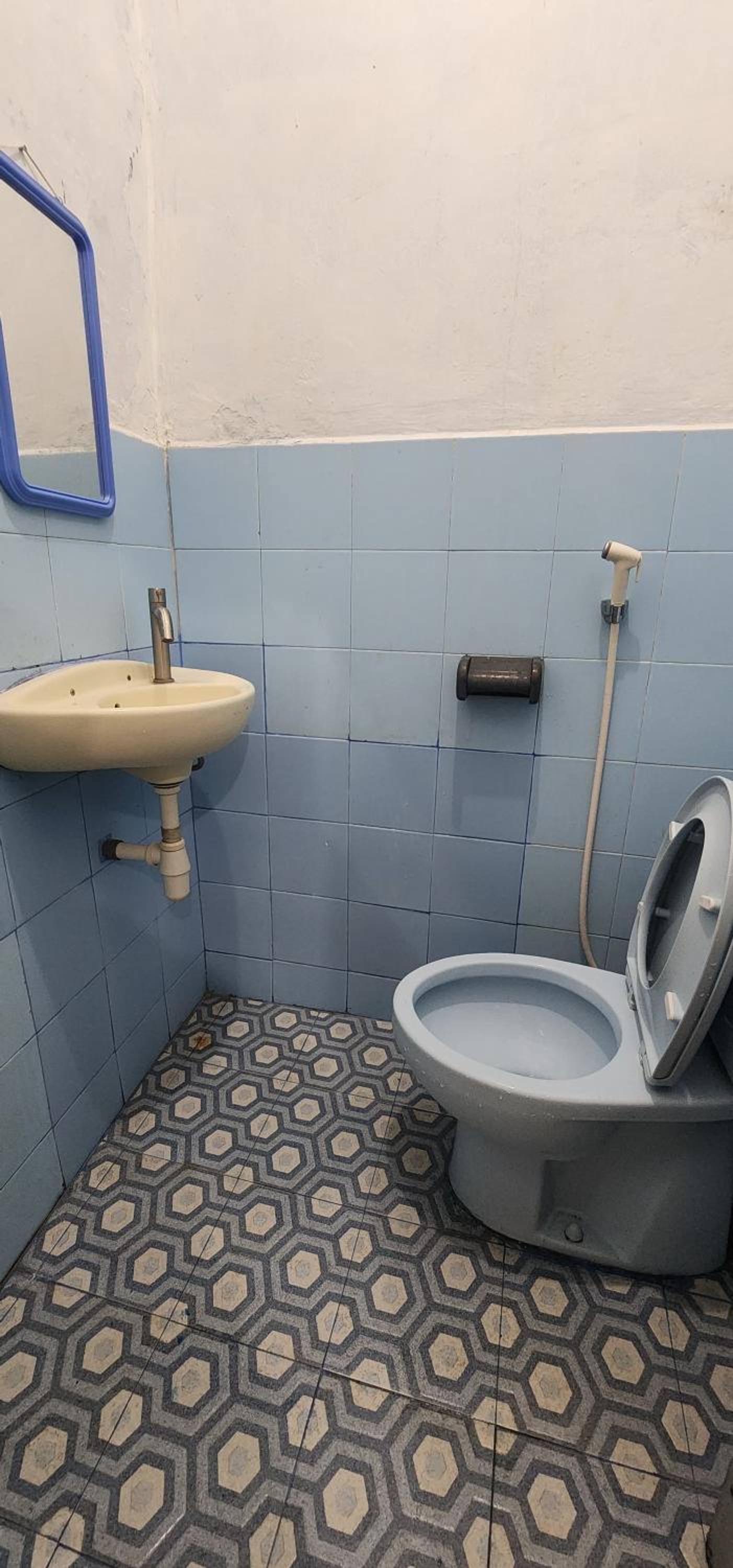 Standard Twin Room - Photo 17