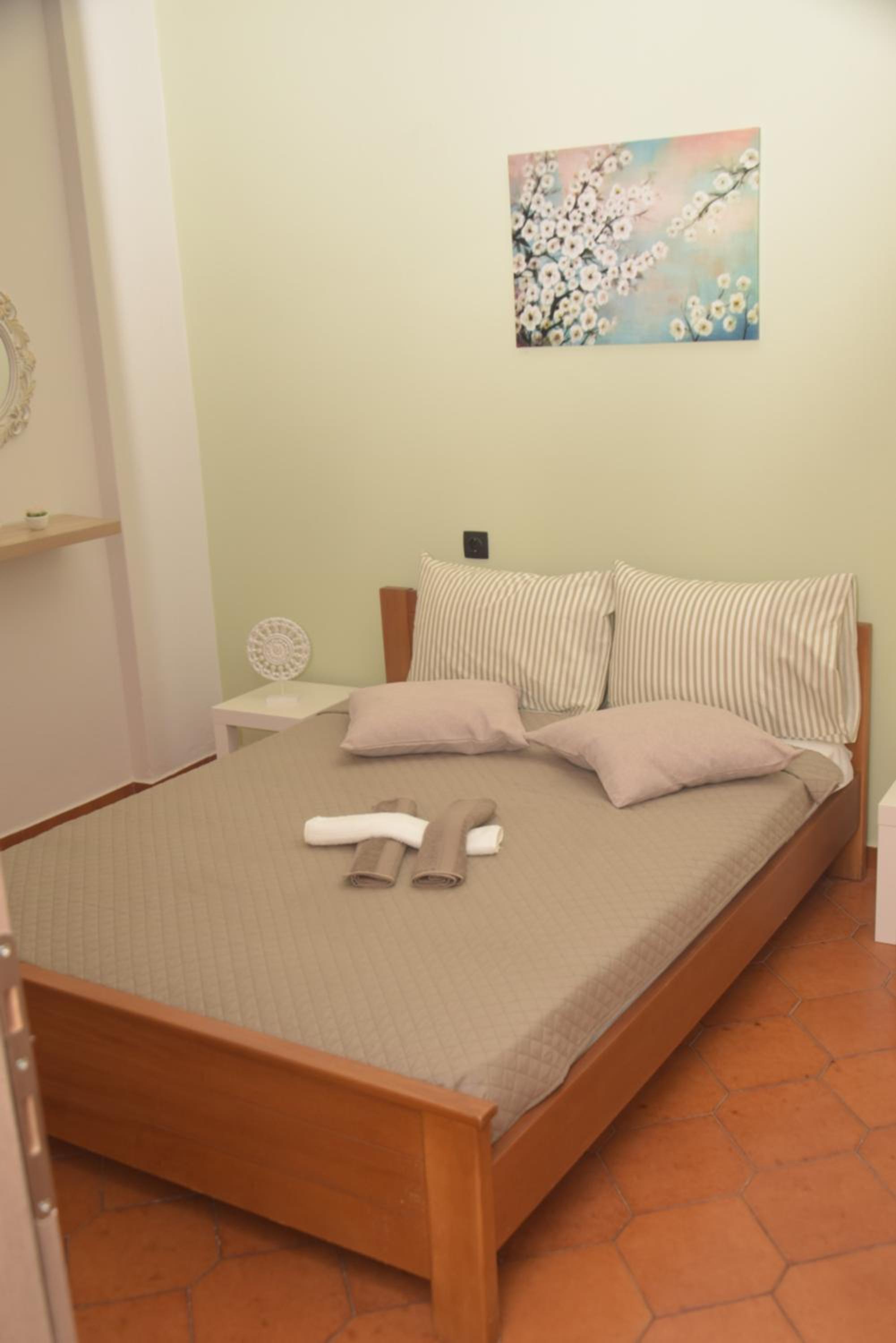 One-Bedroom House photo 1