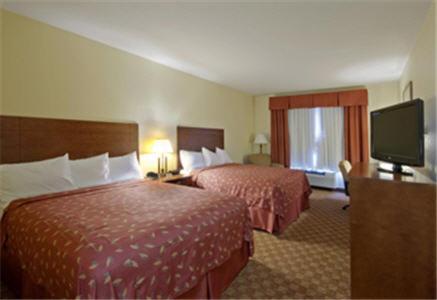 2 Queen Beds Non Smoking - Photo 2
