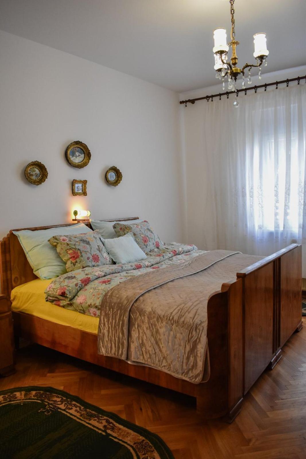 Three-Bedroom House photo 3