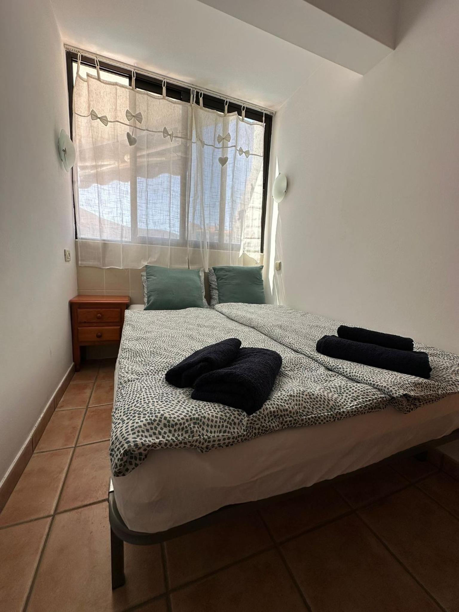 Apartamento de Dos Habitaciones con Terraza y Vista al Mar