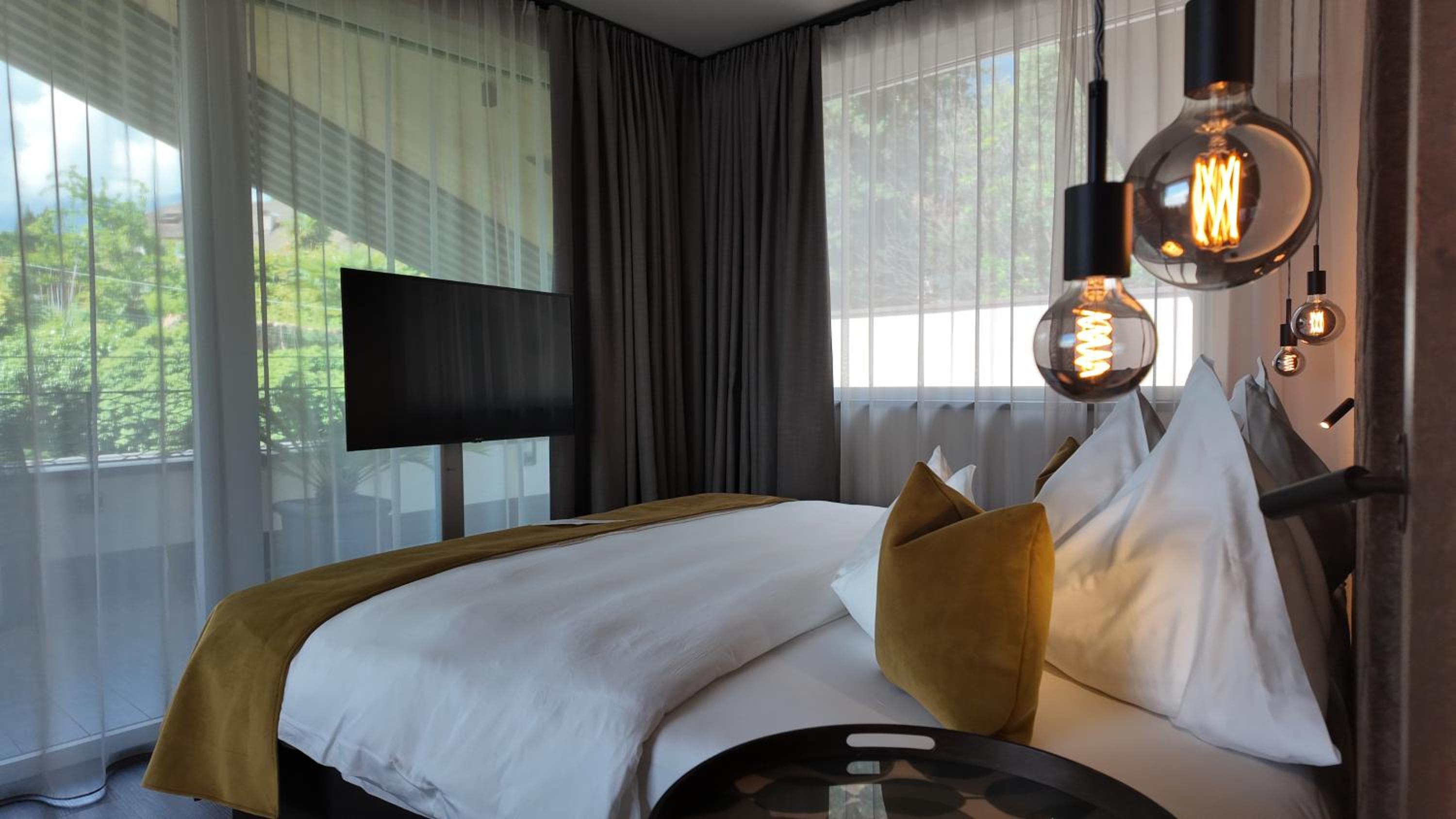 Deluxe Suite with Spa Bath