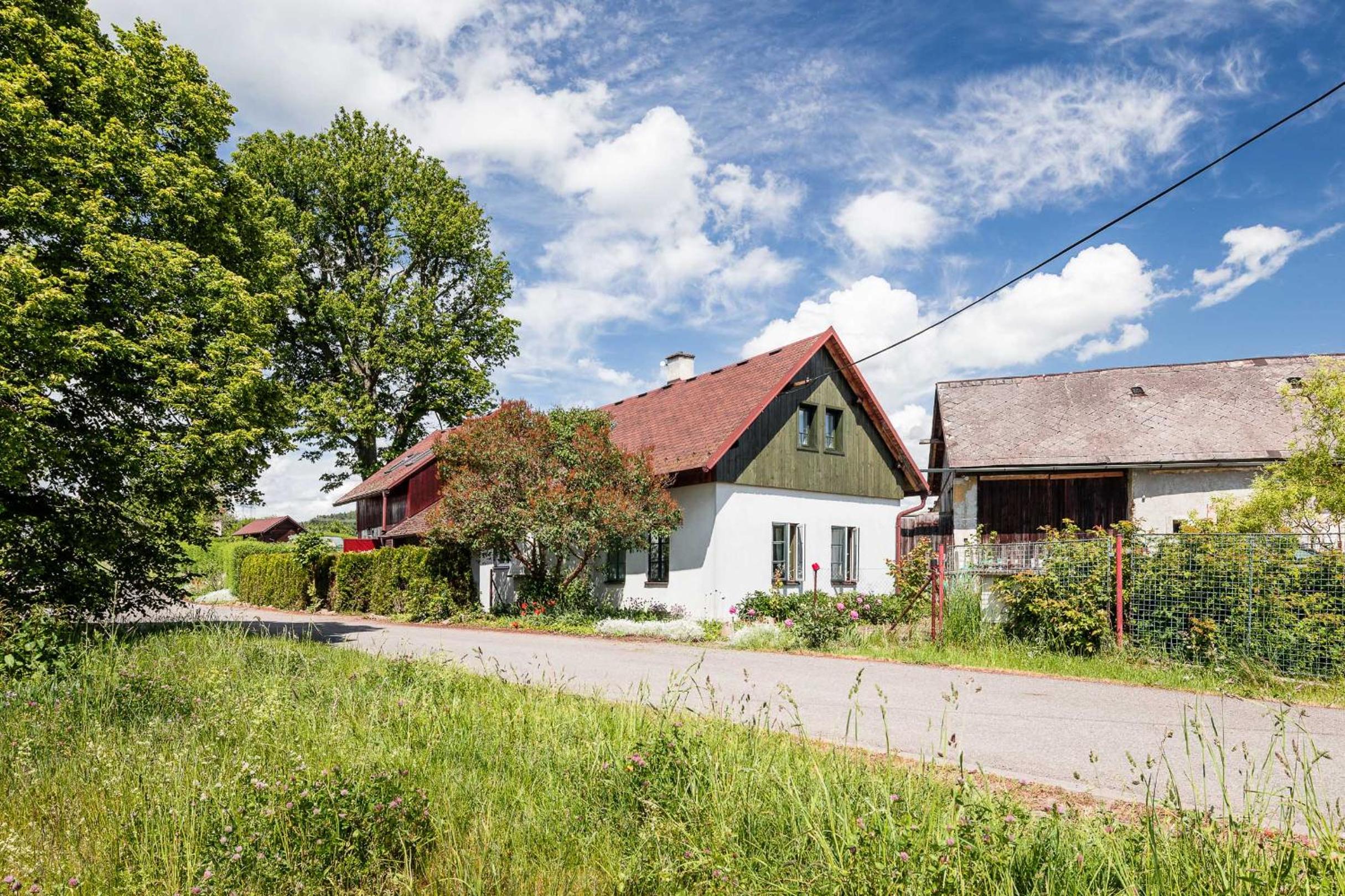 Three-Bedroom House photo 2