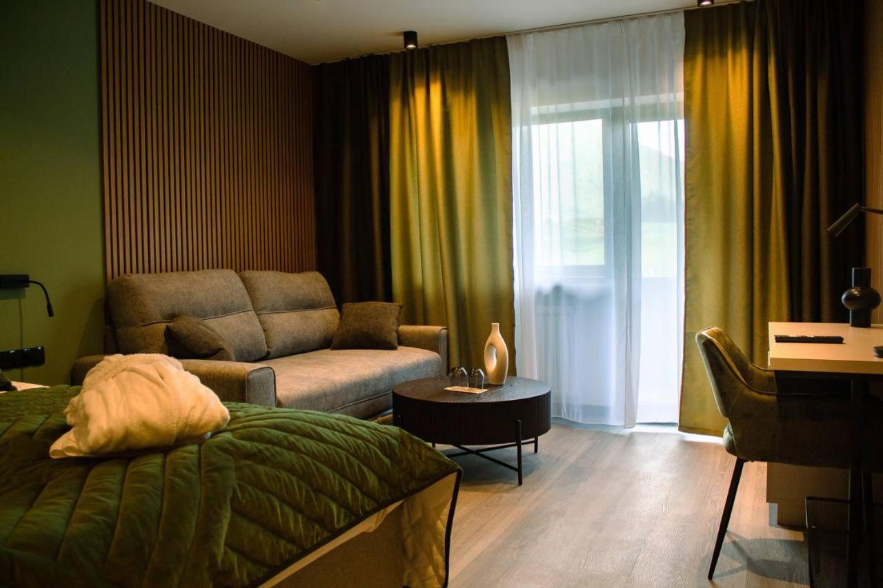 Queen Room with Balcony photo 1
