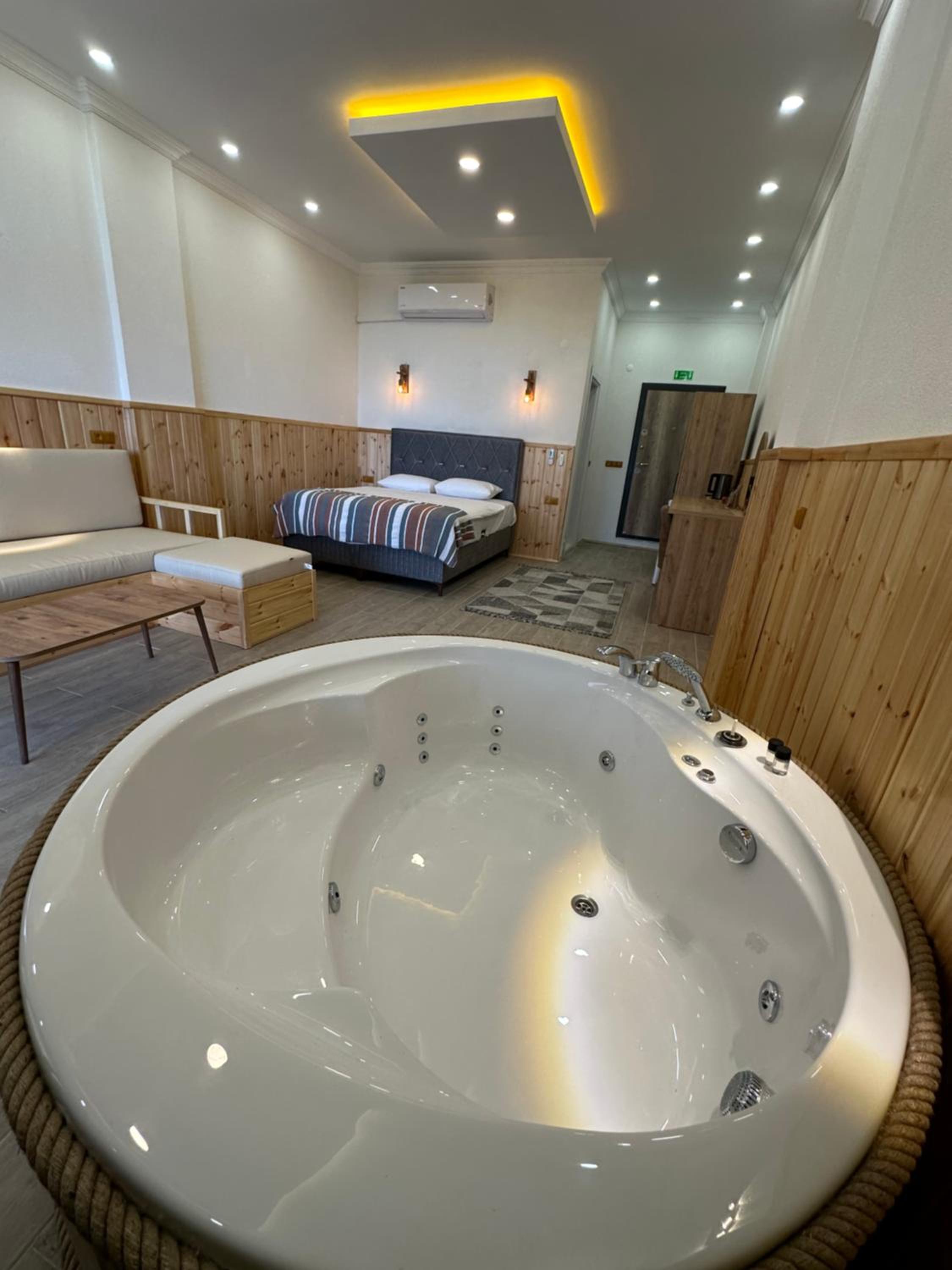 Suite with River View - Photo 8