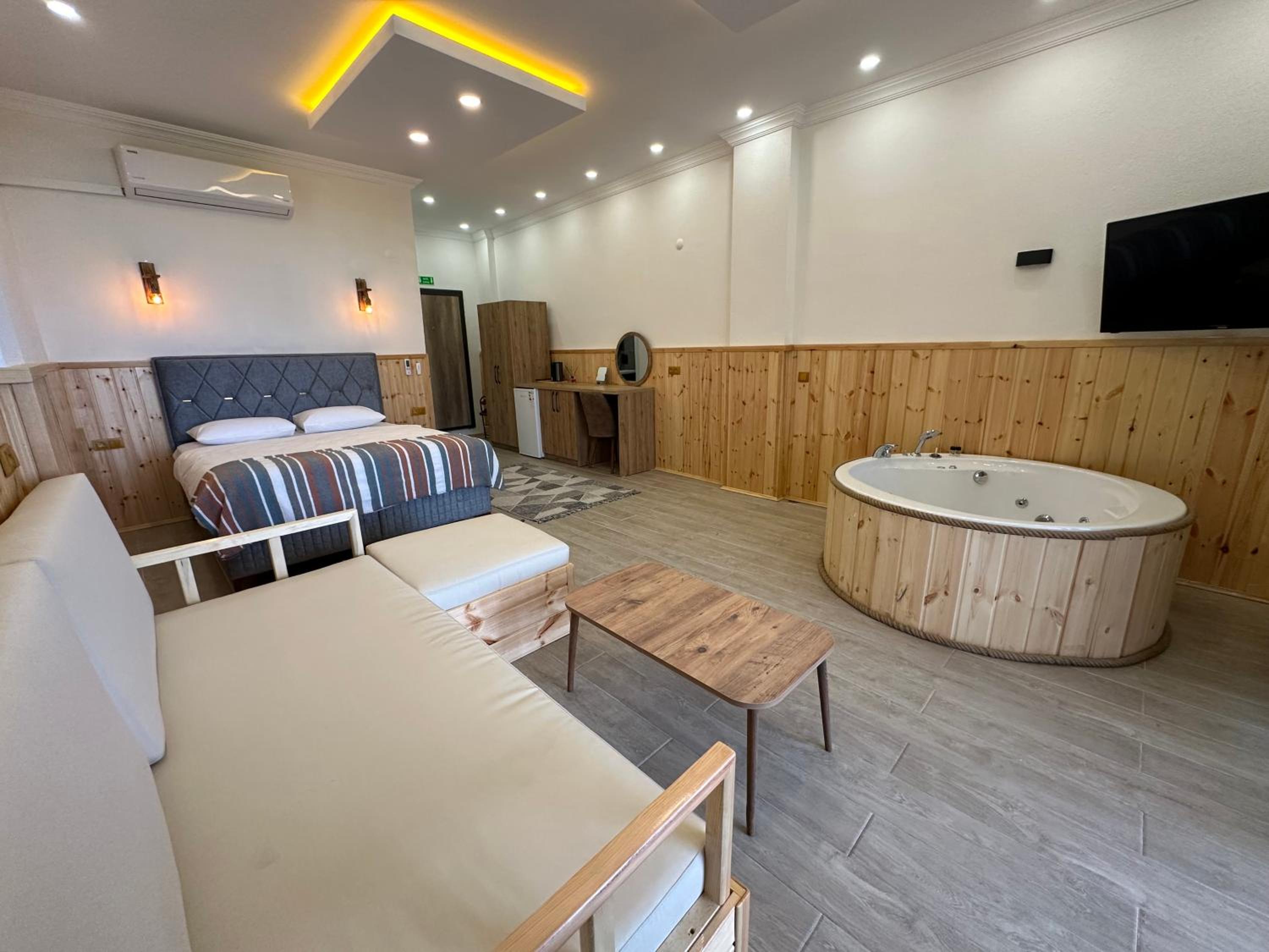 Suite with River View - Photo 2