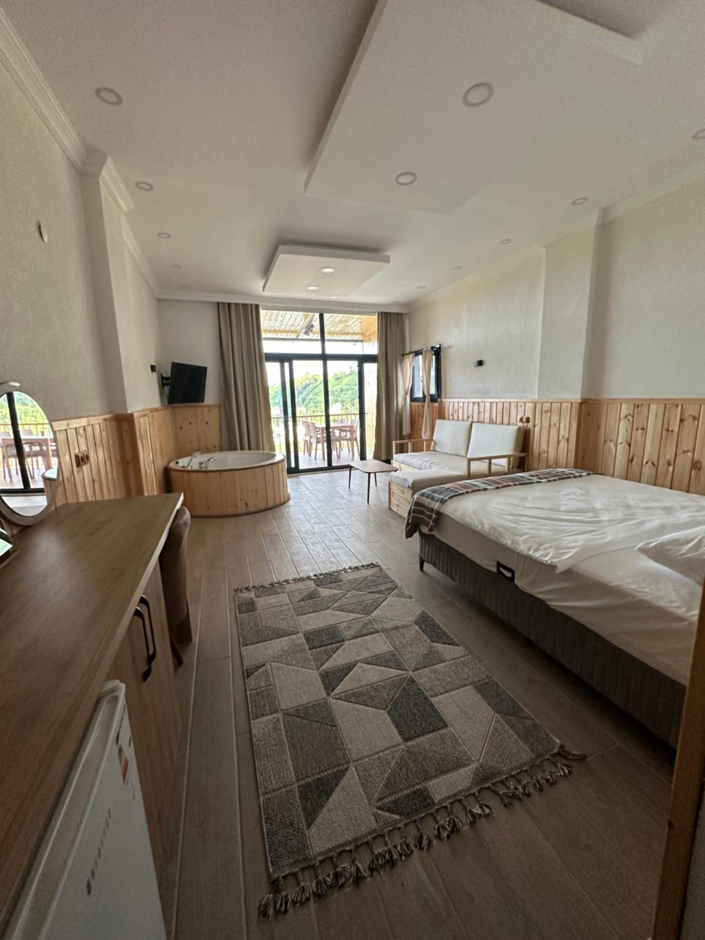 Suite with River View - Photo 1