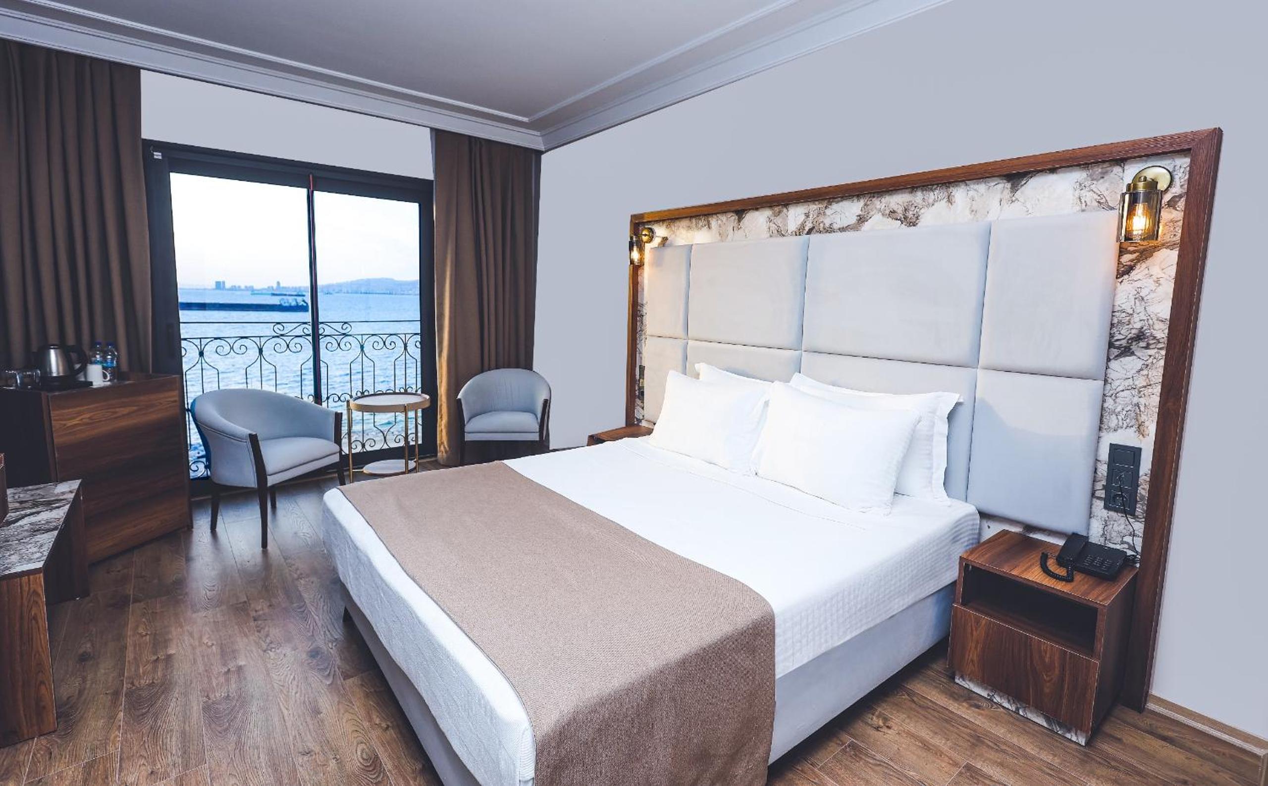 Double Room with Sea View - Photo 1