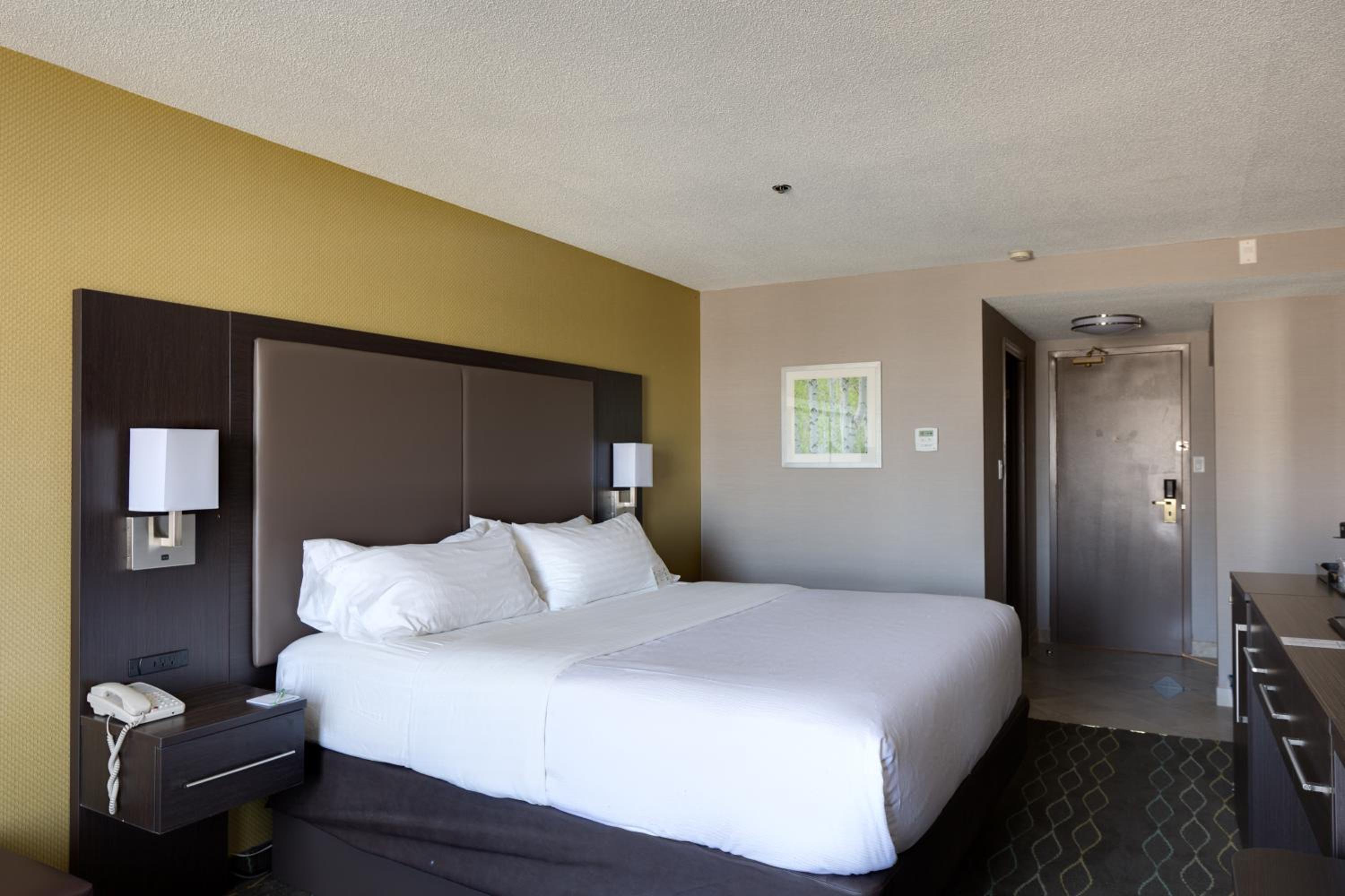 Premium King Room - Top Floor - Photo 1