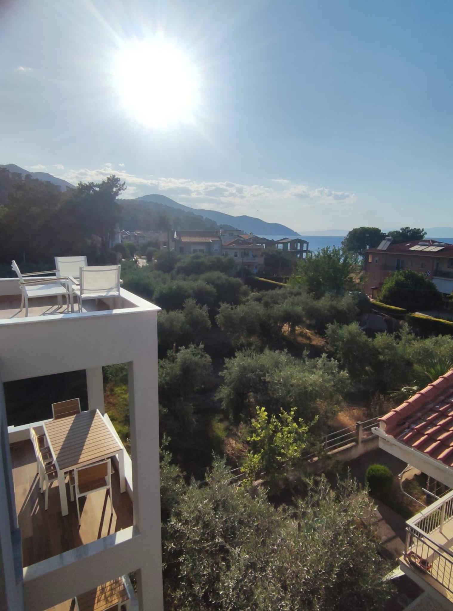 Deluxe Suite with Sea View photo 2