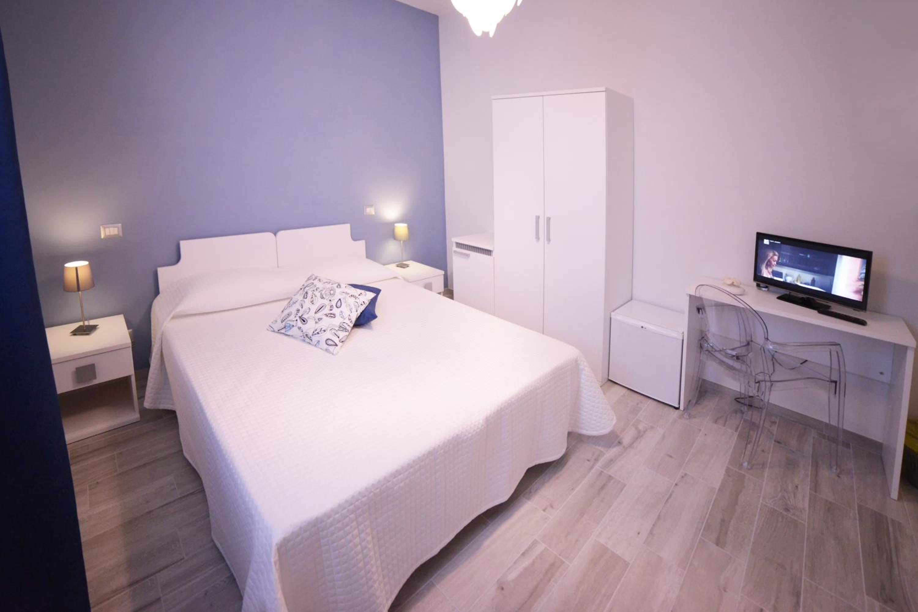 Double Room - Photo 3