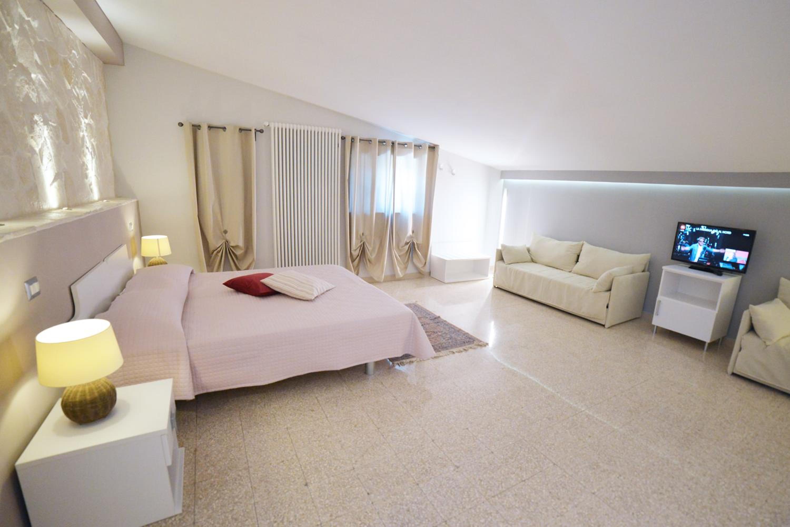 Suite - Photo 5