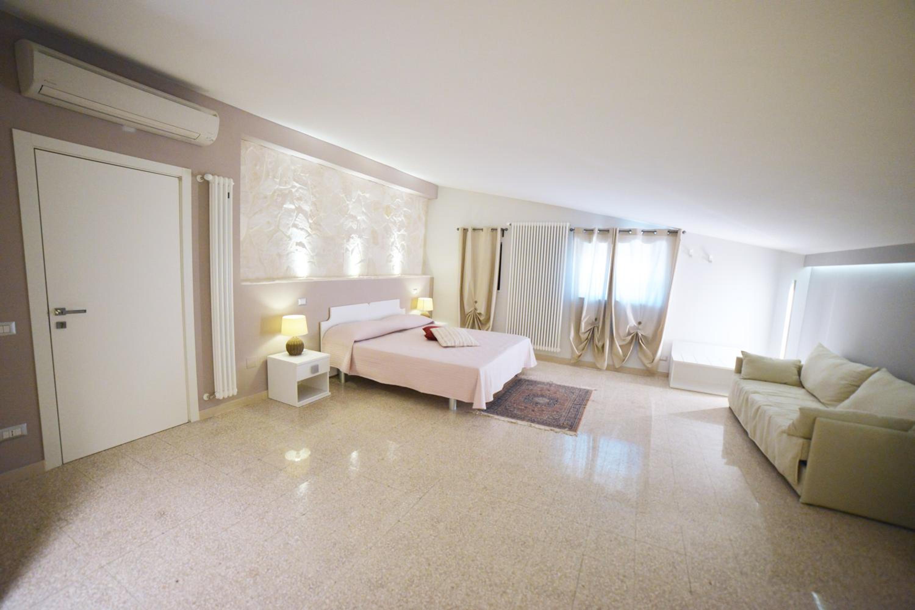 Suite - Photo 6