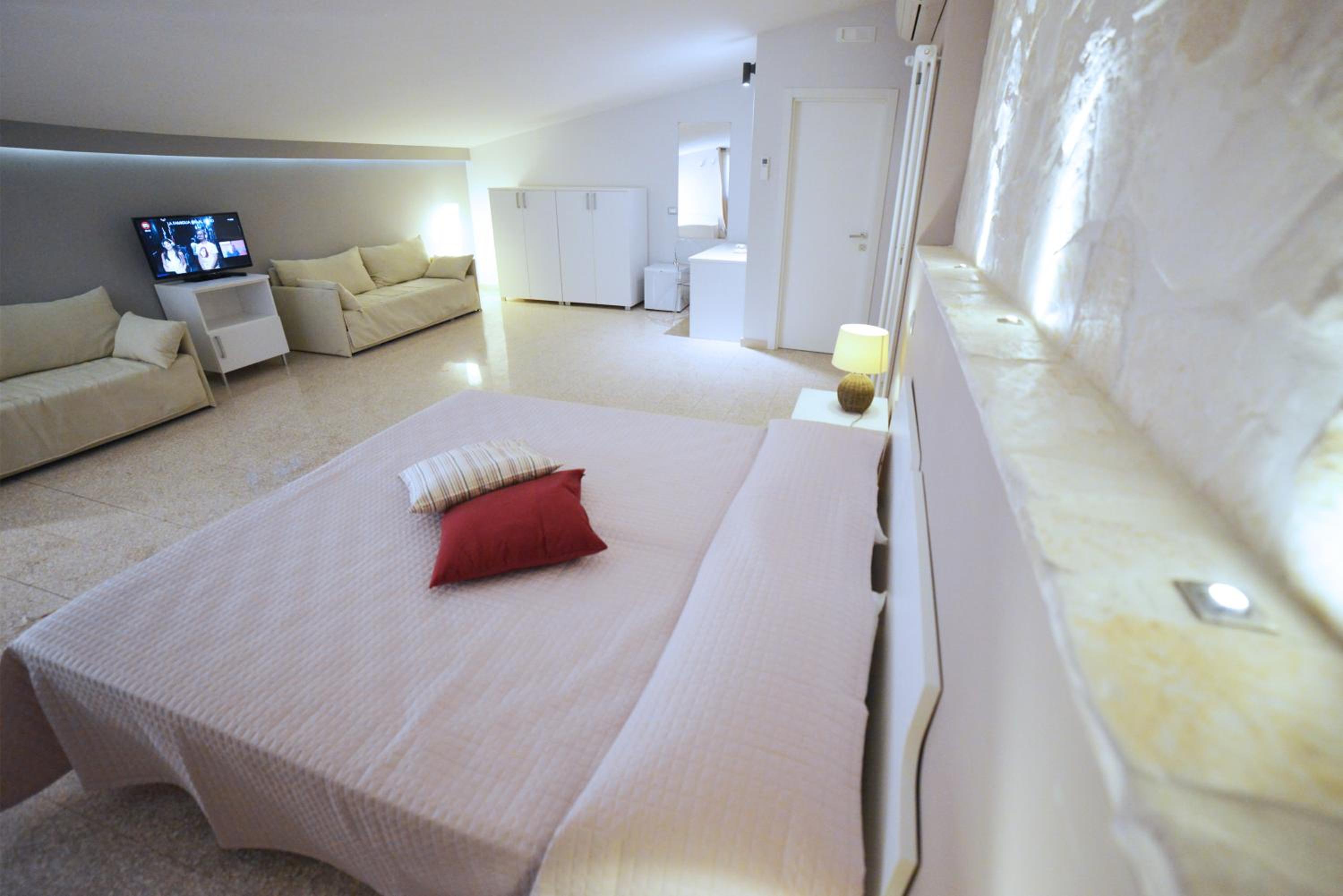 Suite - Photo 8