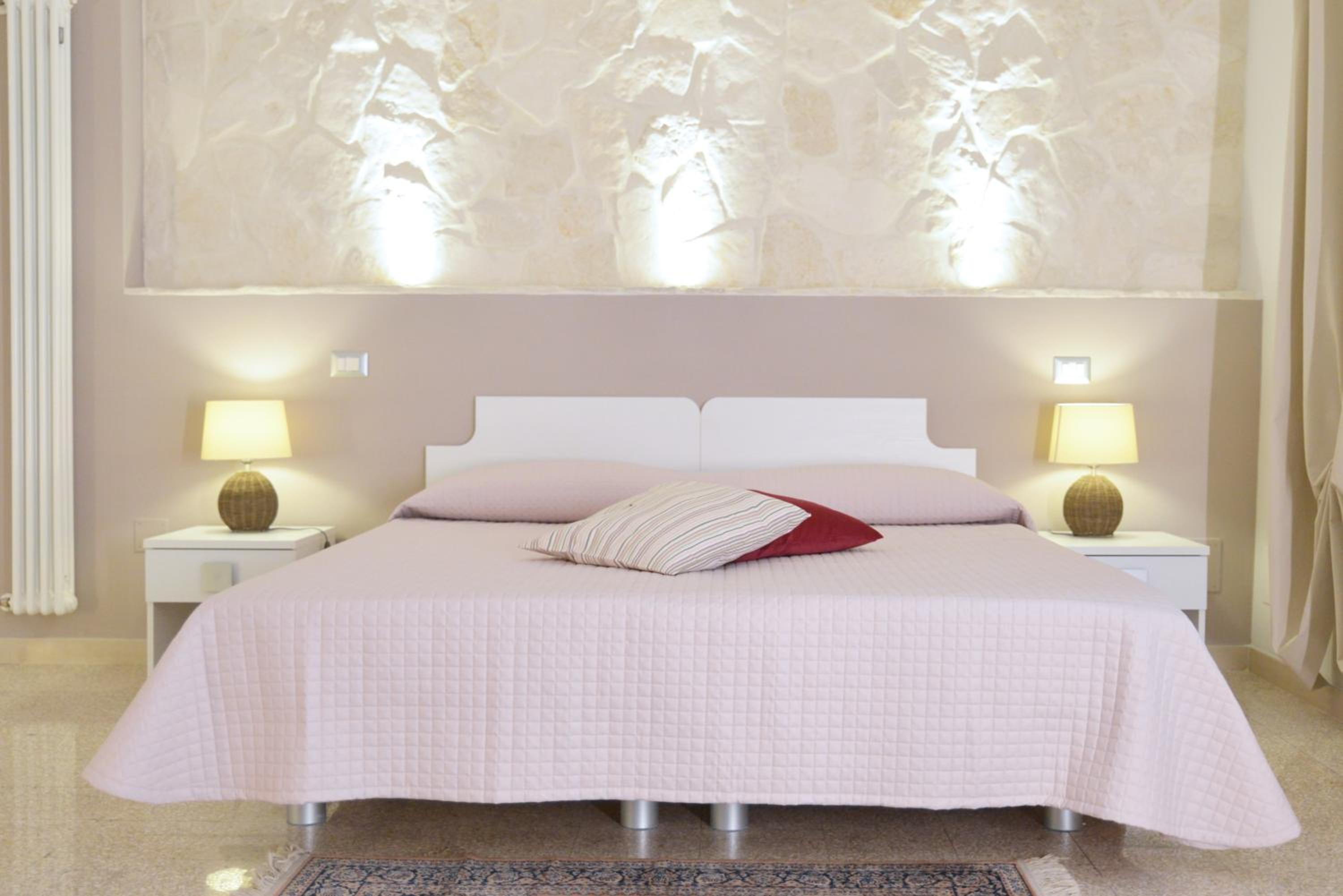 Suite - Photo 11