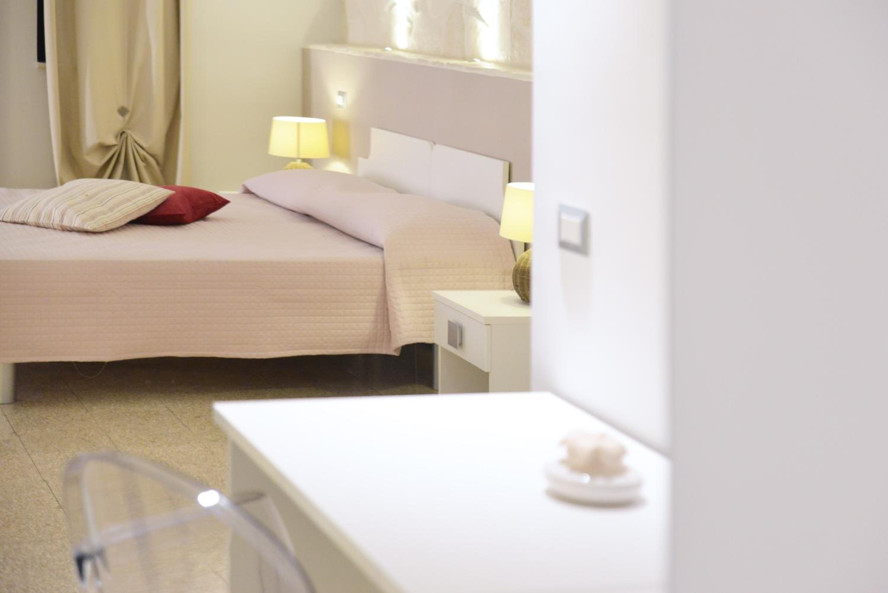 Suite - Photo 10
