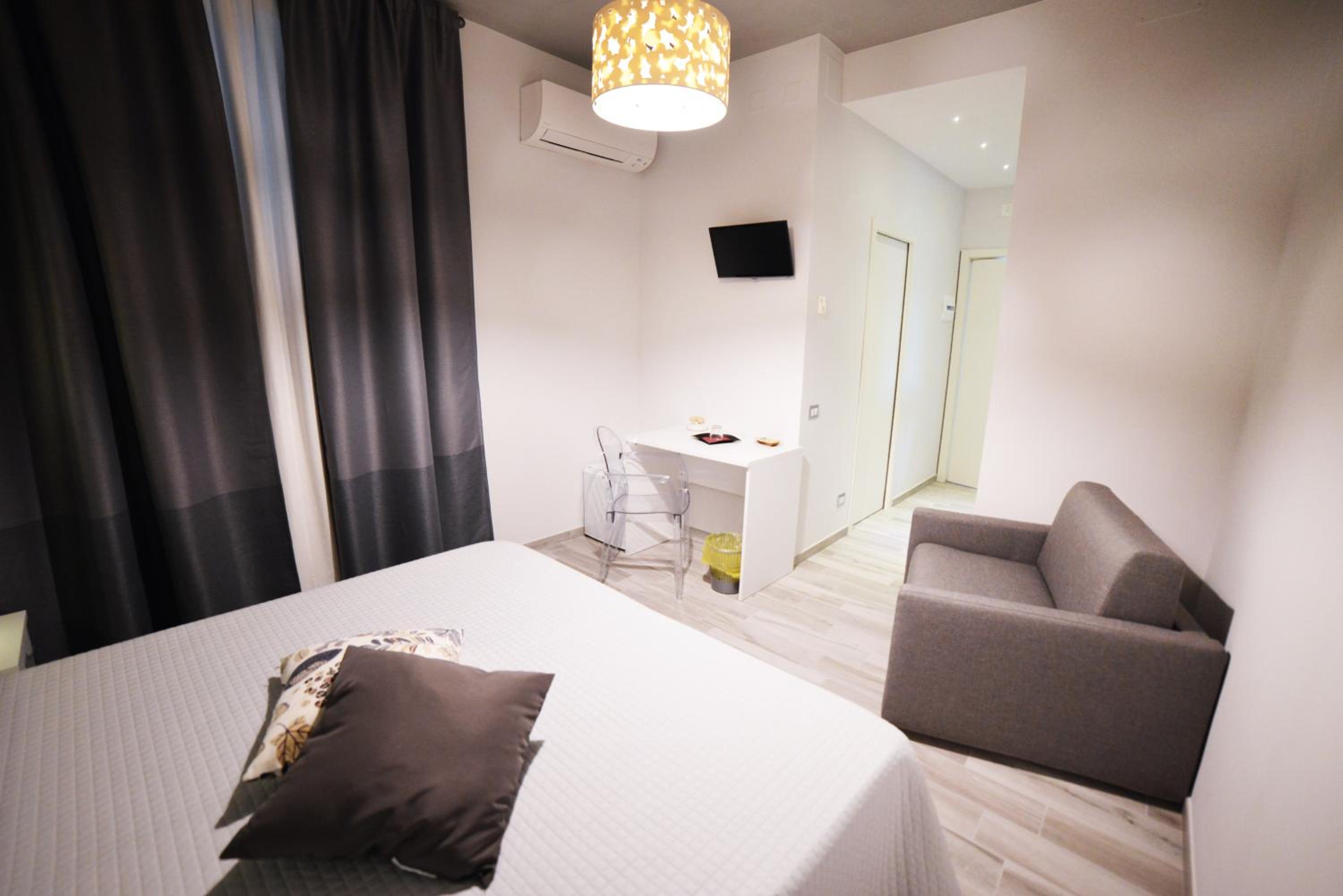 Double Room - Photo 7