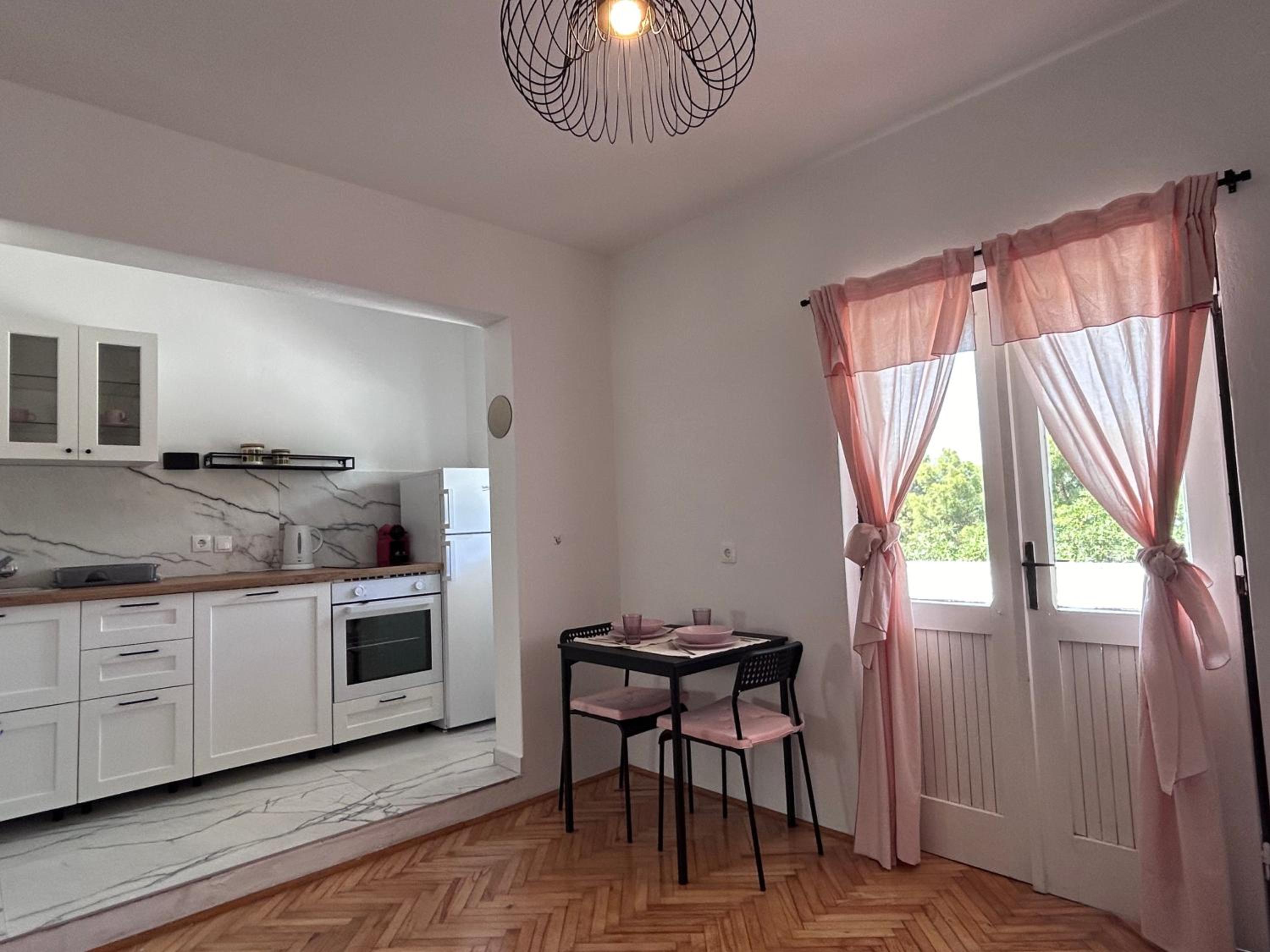 Apartment photo 2