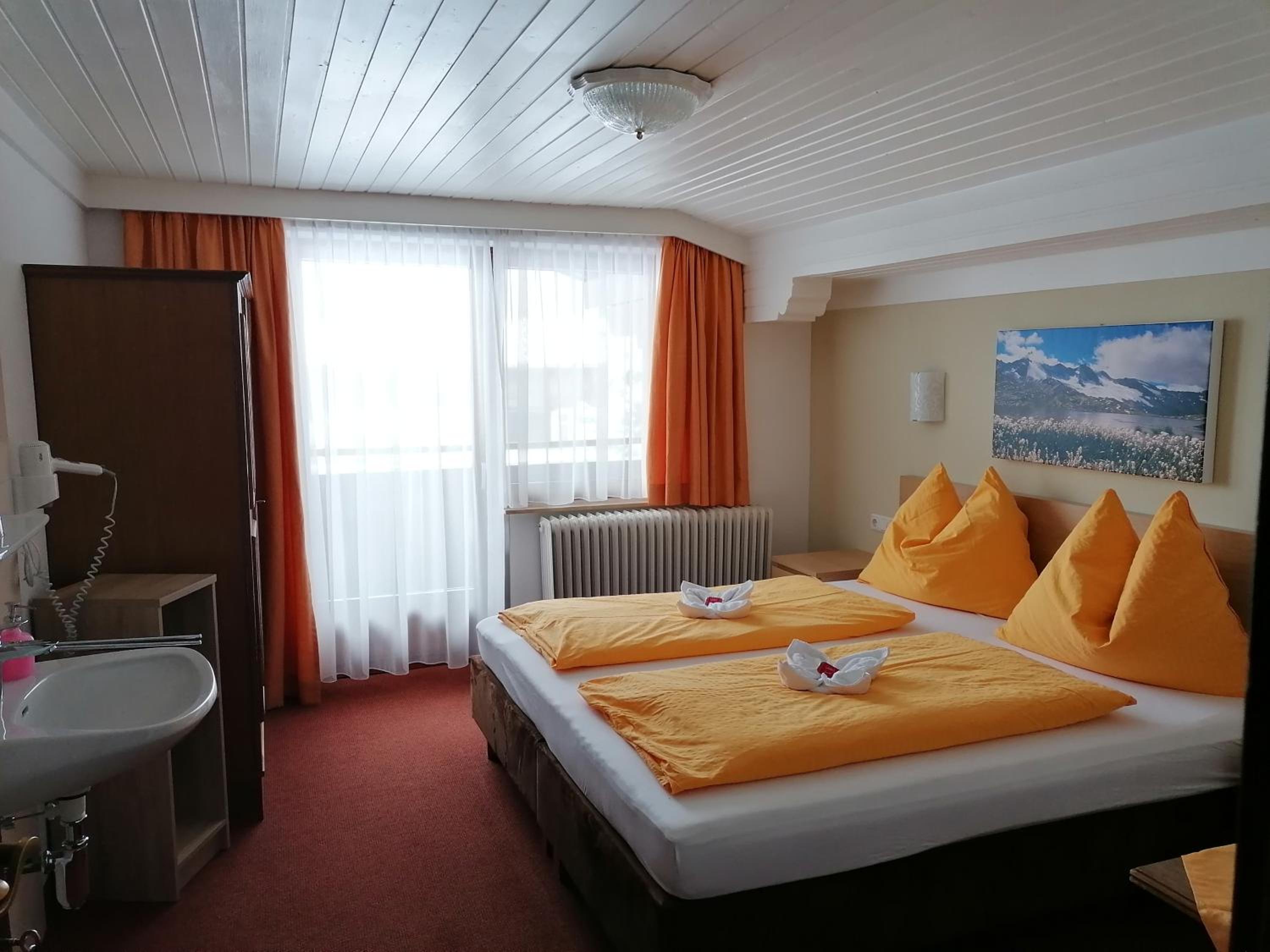 Double Room with Shared Bathroom and Balcony photo 1