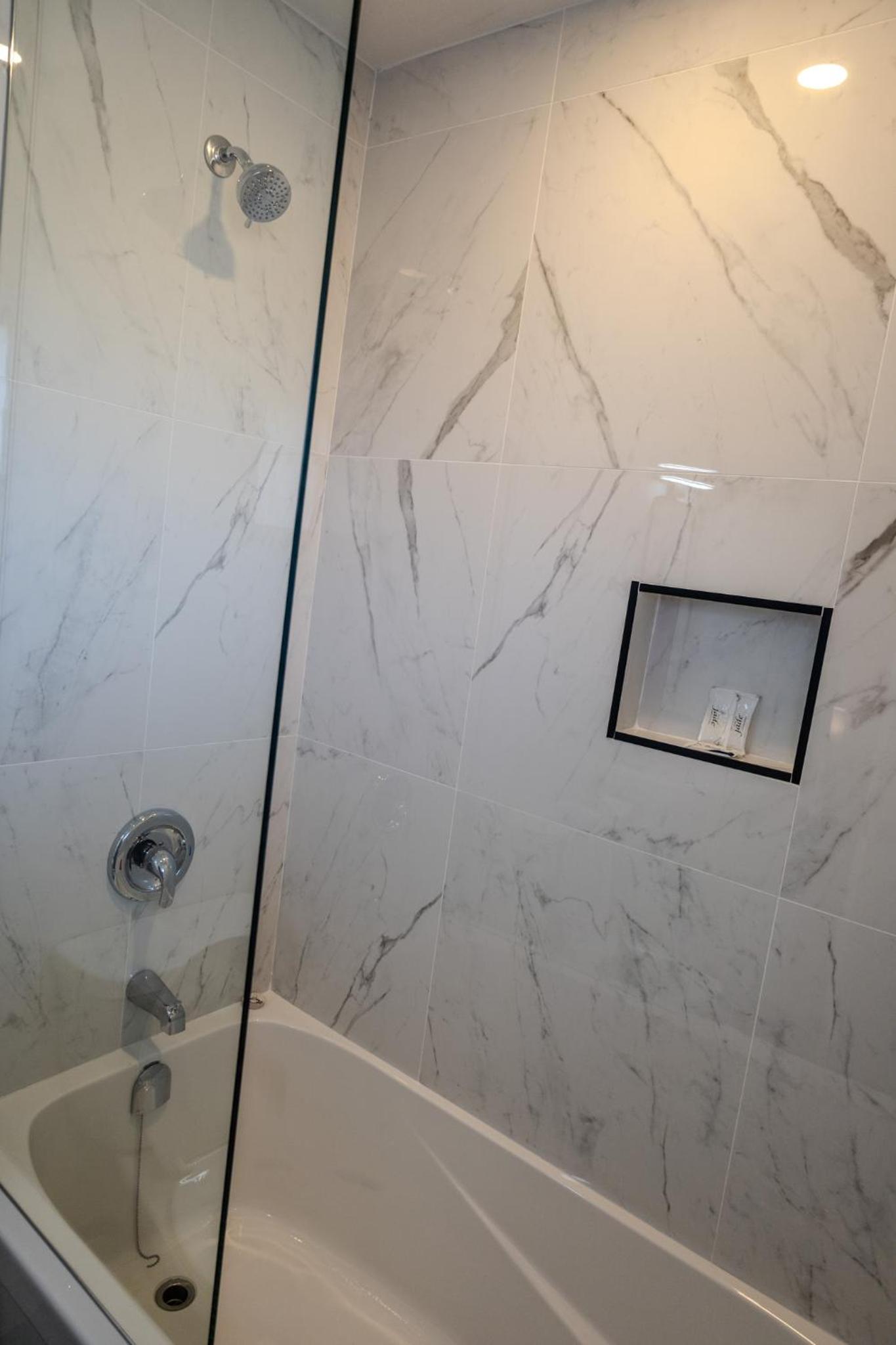 Queen Suite photo 2