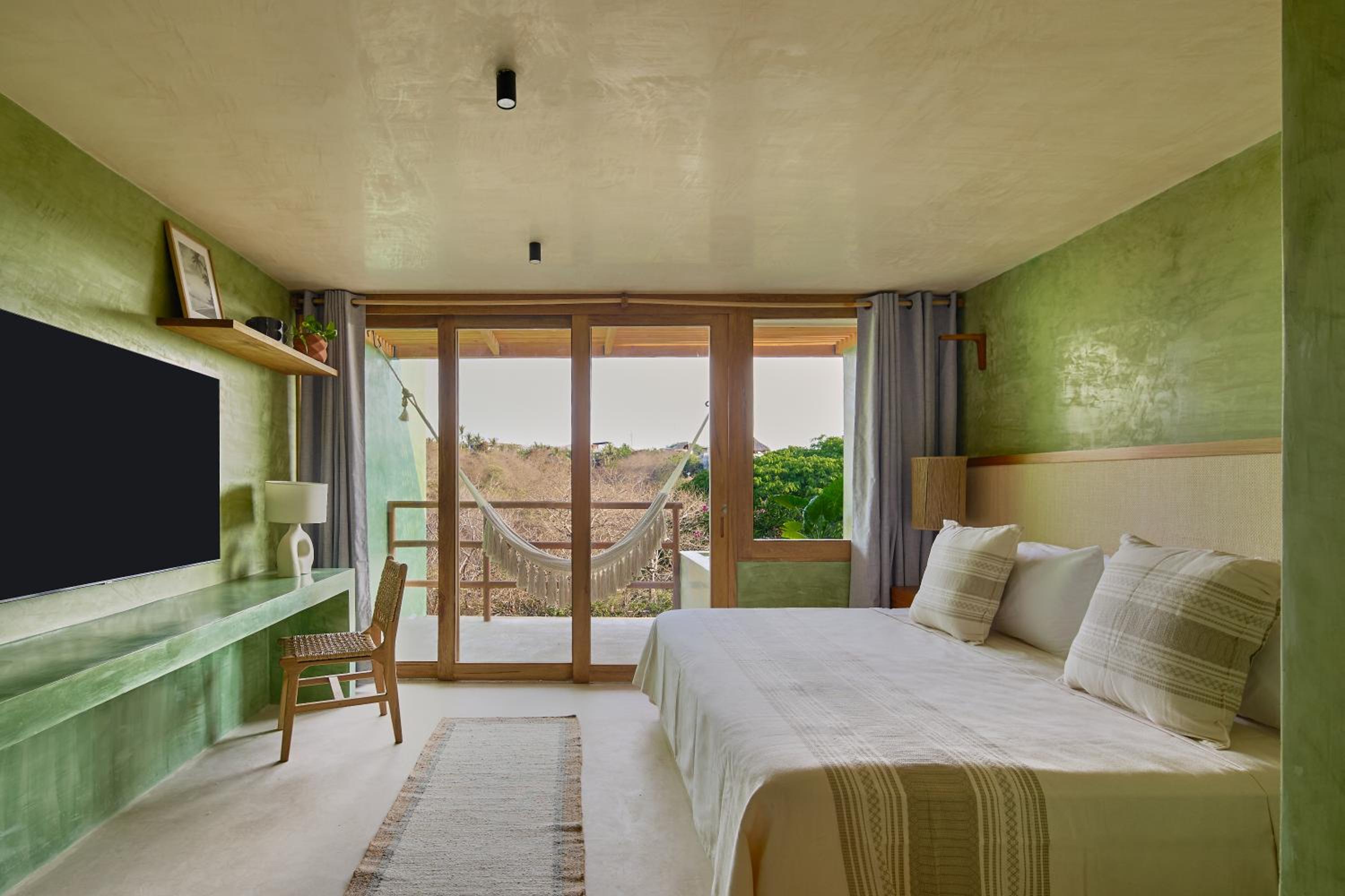 Deluxe King Suite