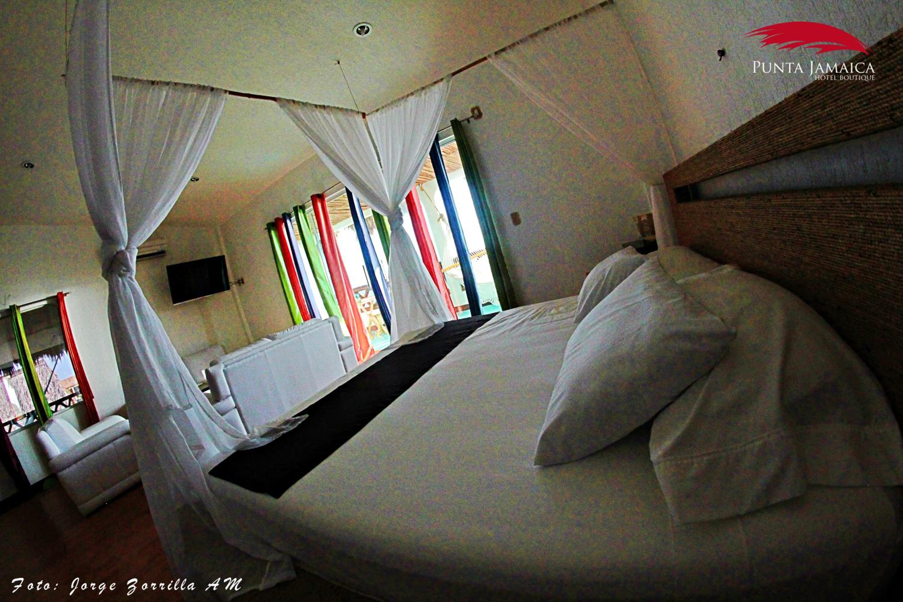 Deluxe Suite with Sea View - Photo 1