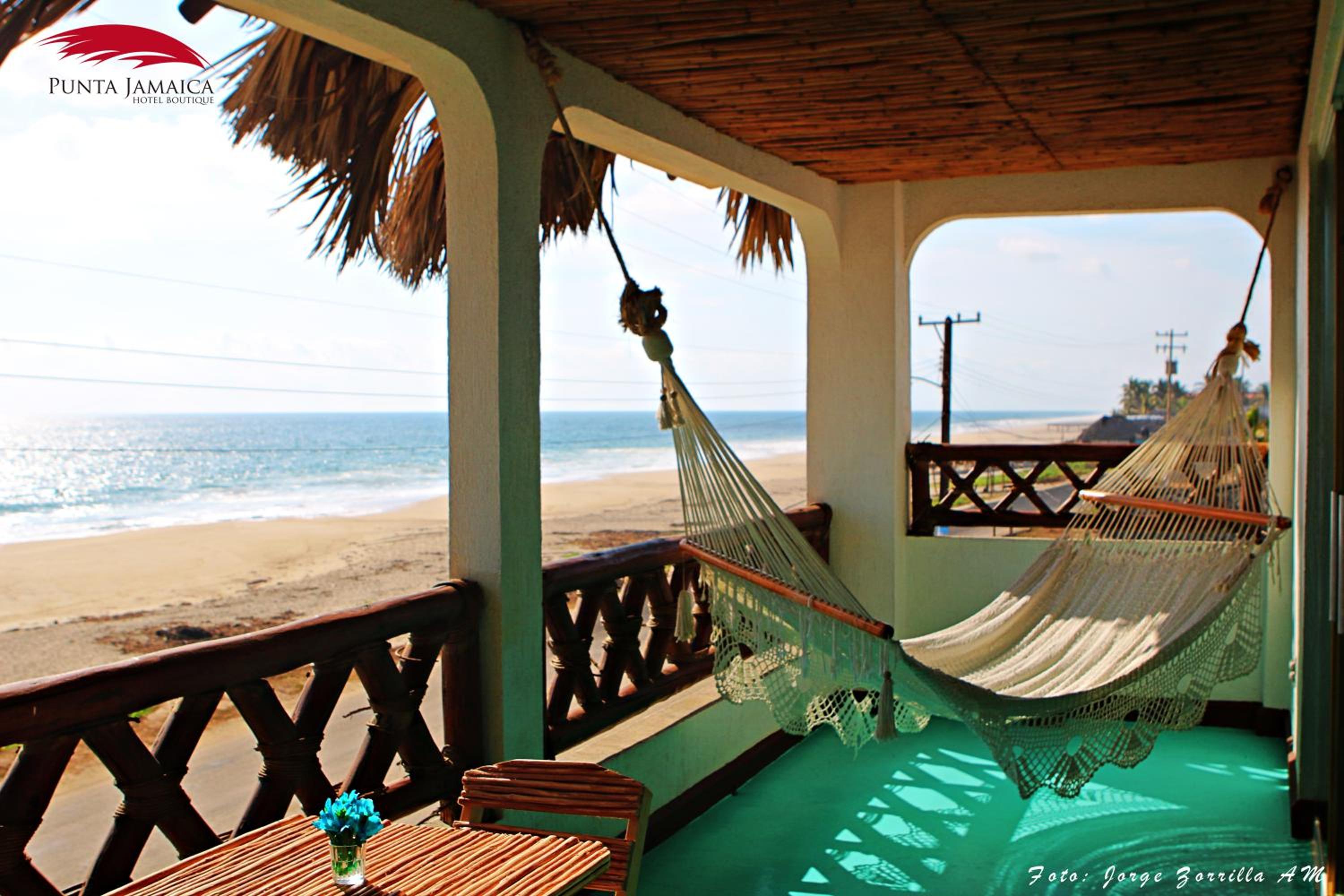 Deluxe Suite with Sea View - Photo 9