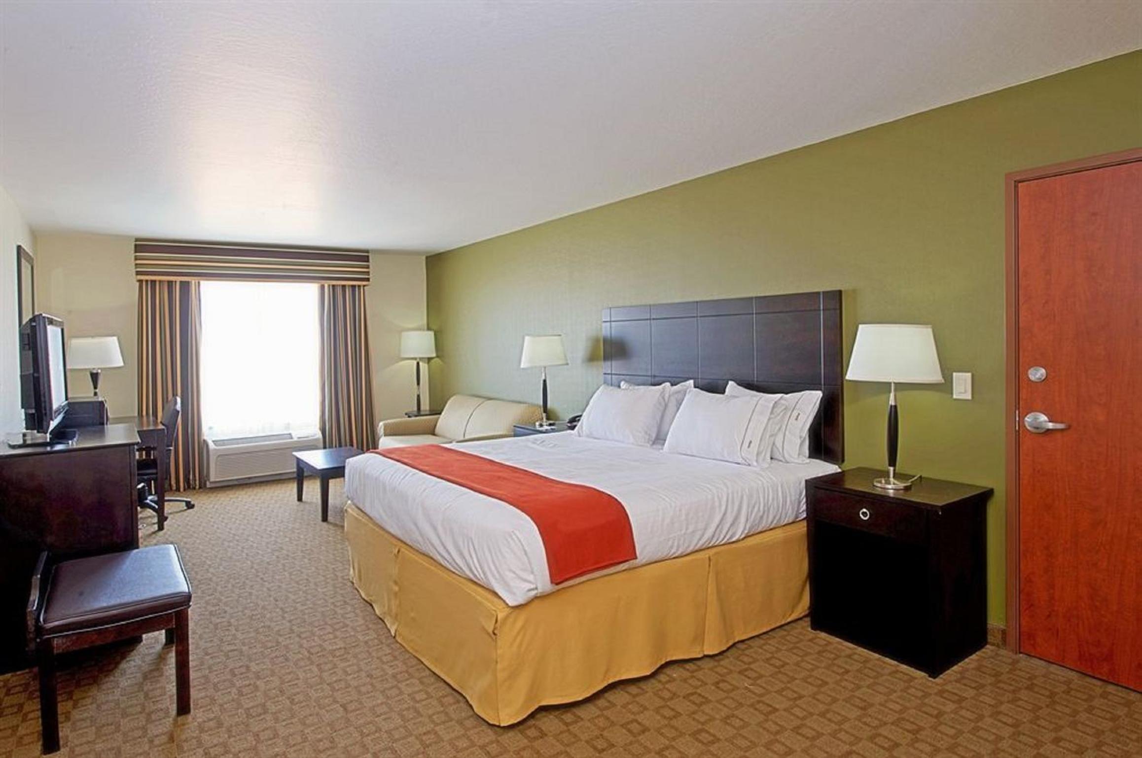 King Room with Bath Tub - Disability Access/Non-Smoking  - Photo 1