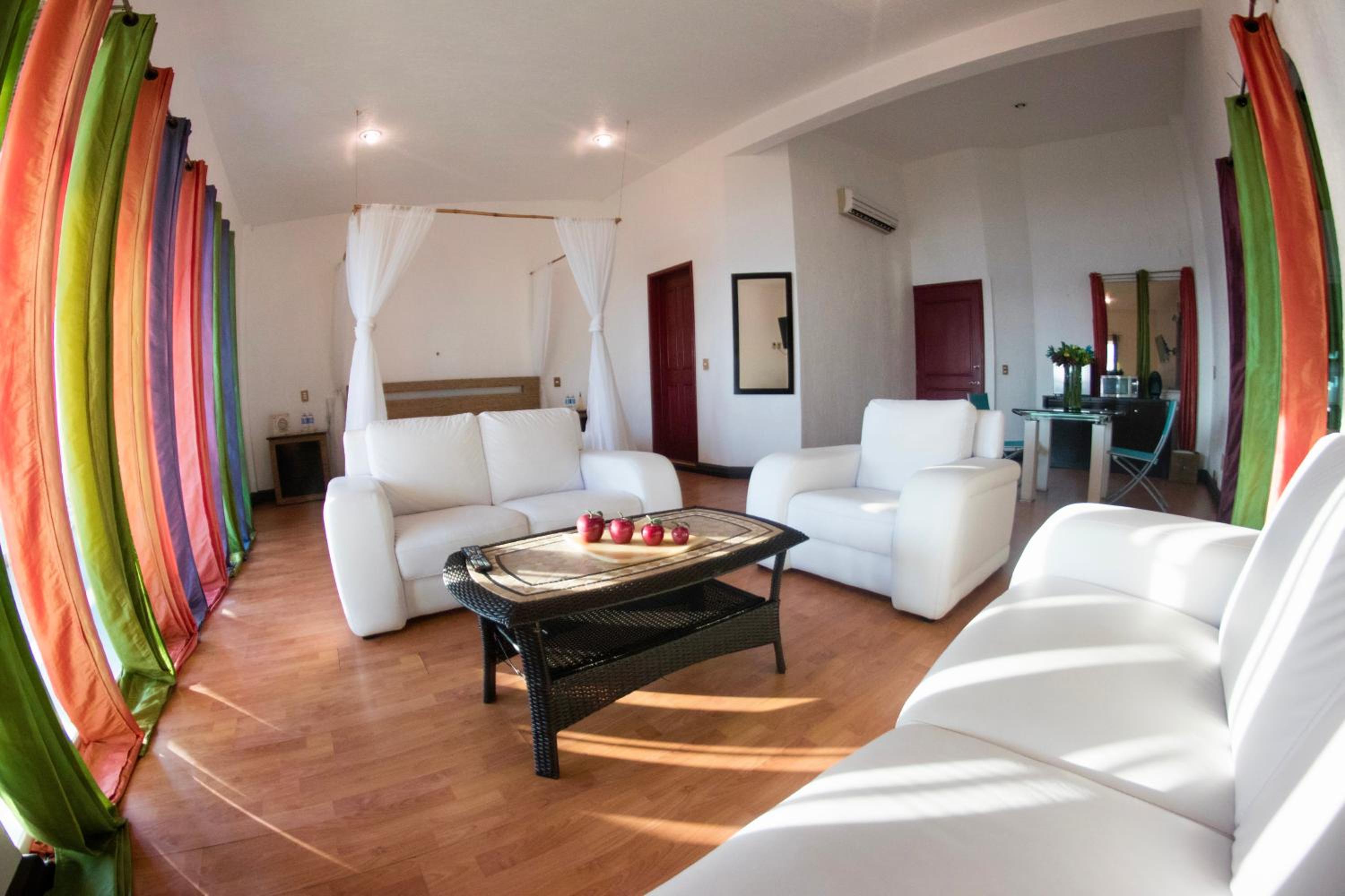 Deluxe Suite with Sea View - Photo 8