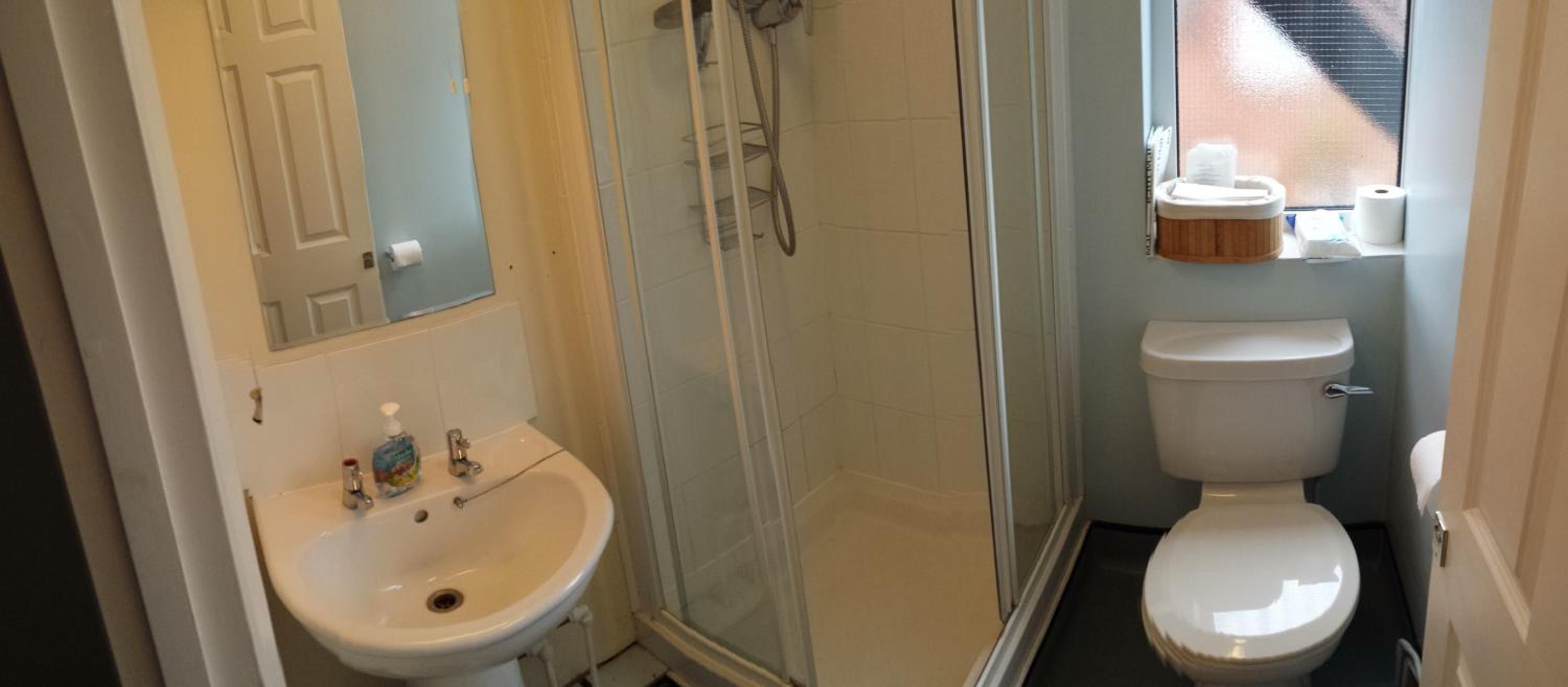 Double Room with Shared Bathroom photo 3