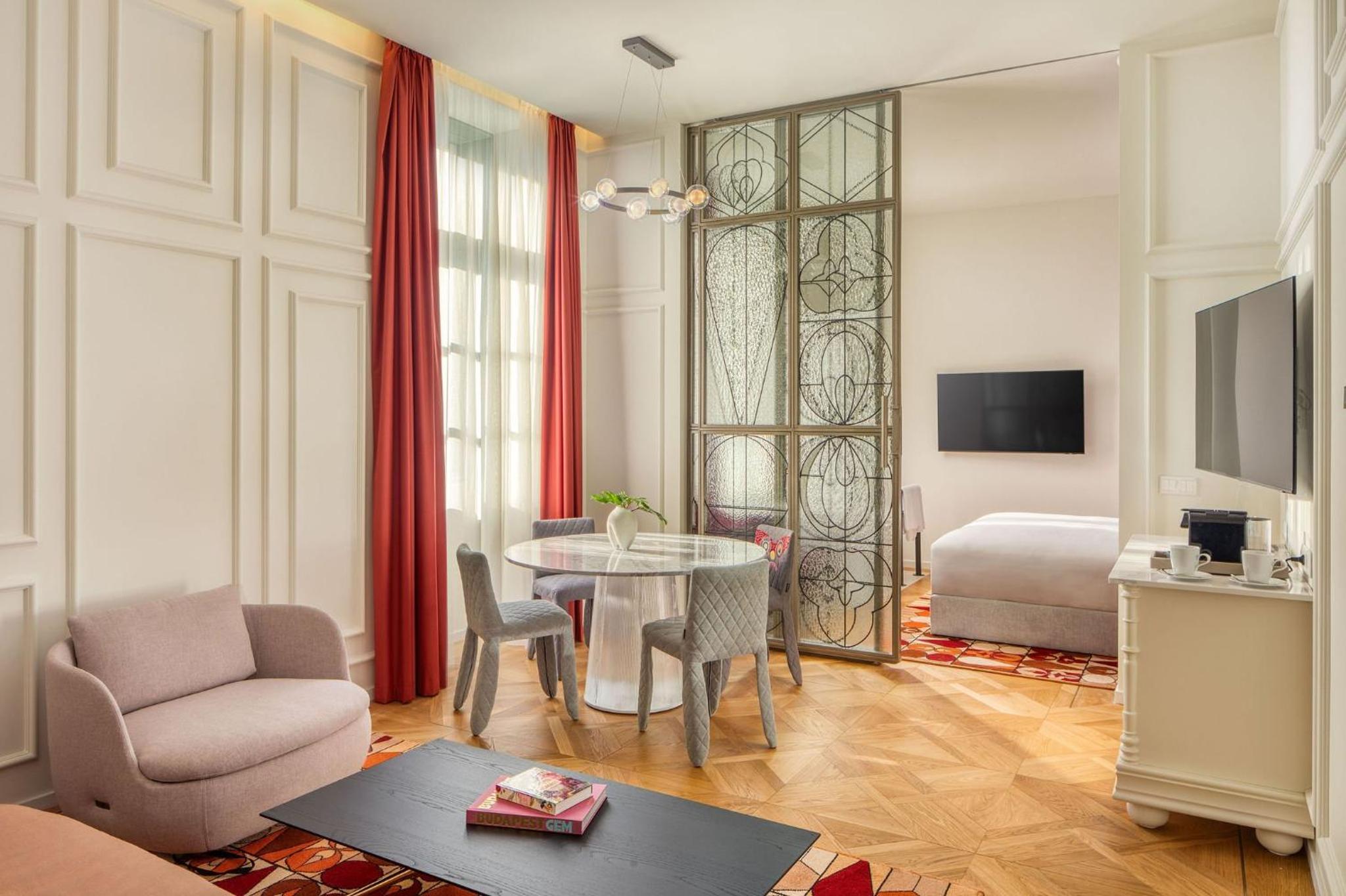One-Bedroom Suite with Danube View - Photo 3