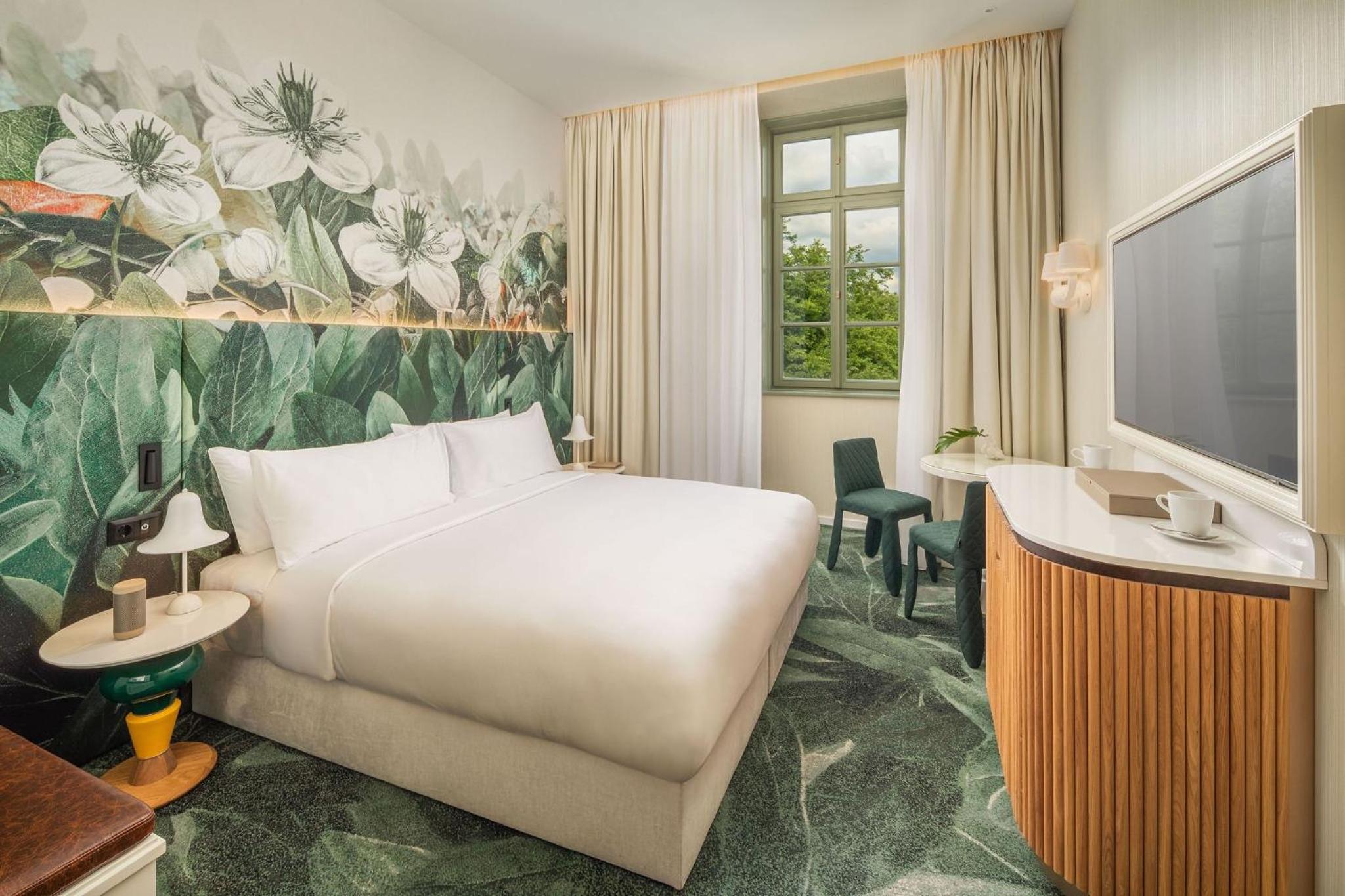 Deluxe King Room with Danube View - Photo 1