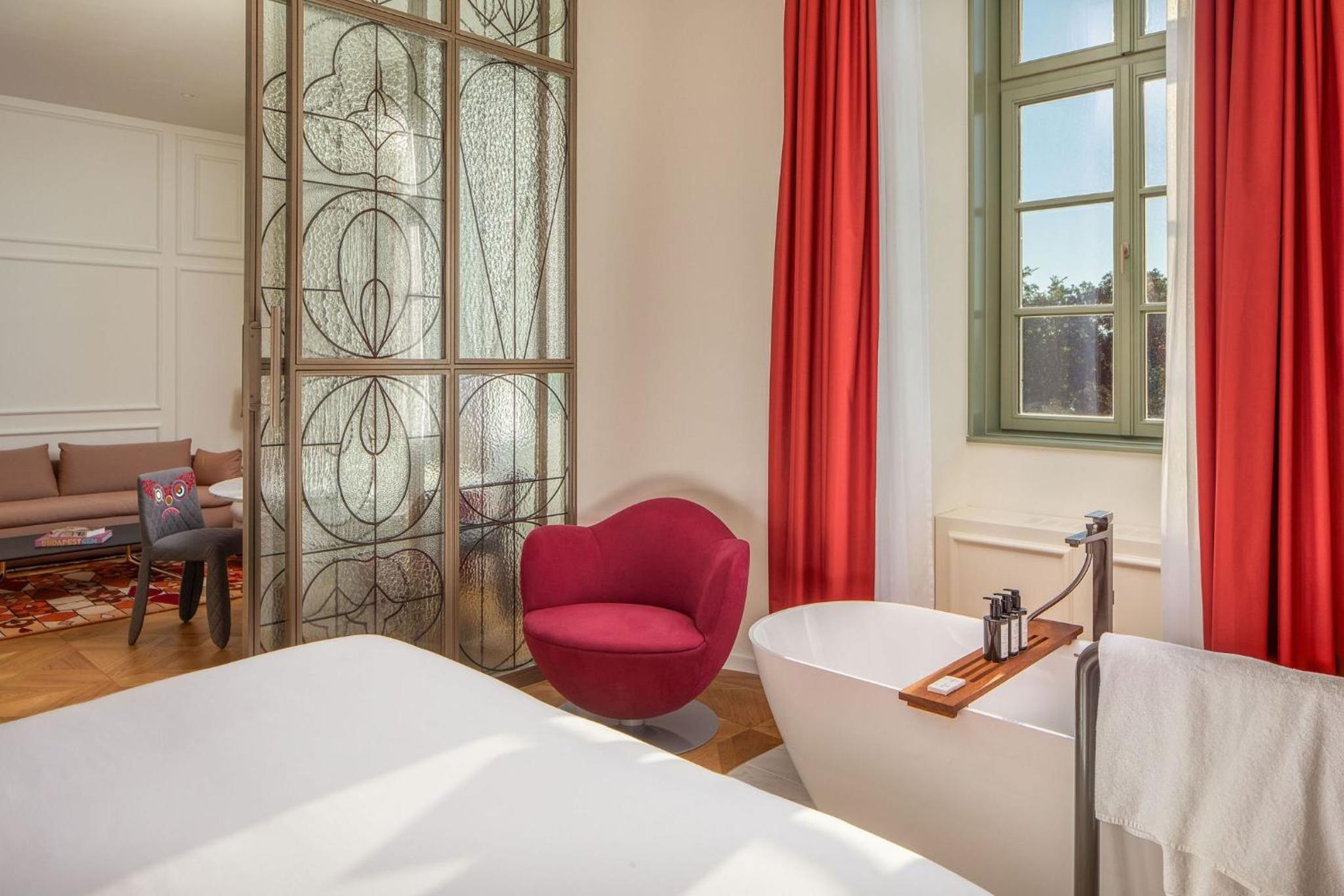 One-Bedroom Suite with Danube View - Photo 5