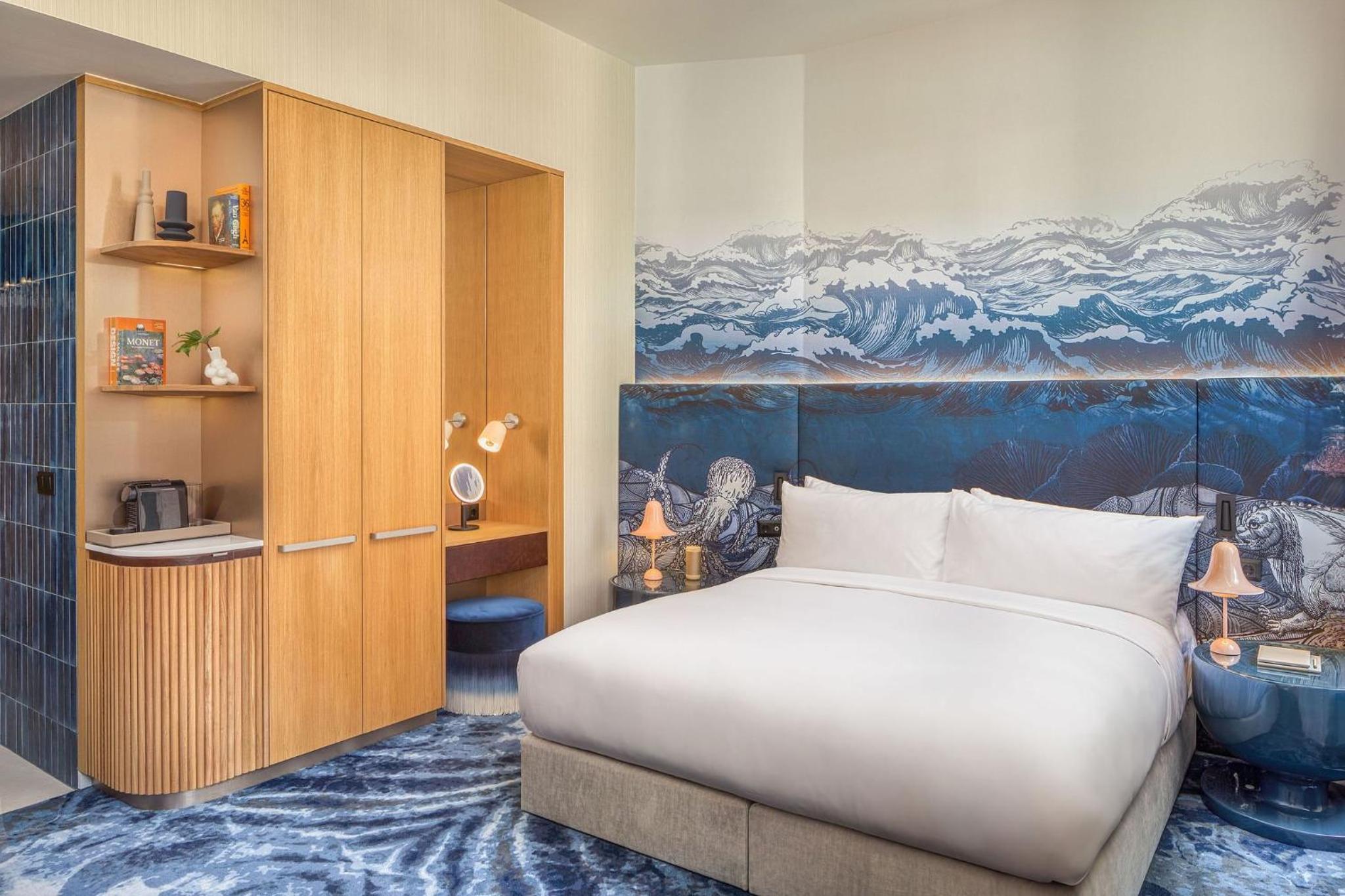 Premium King Room with City View - Photo 1