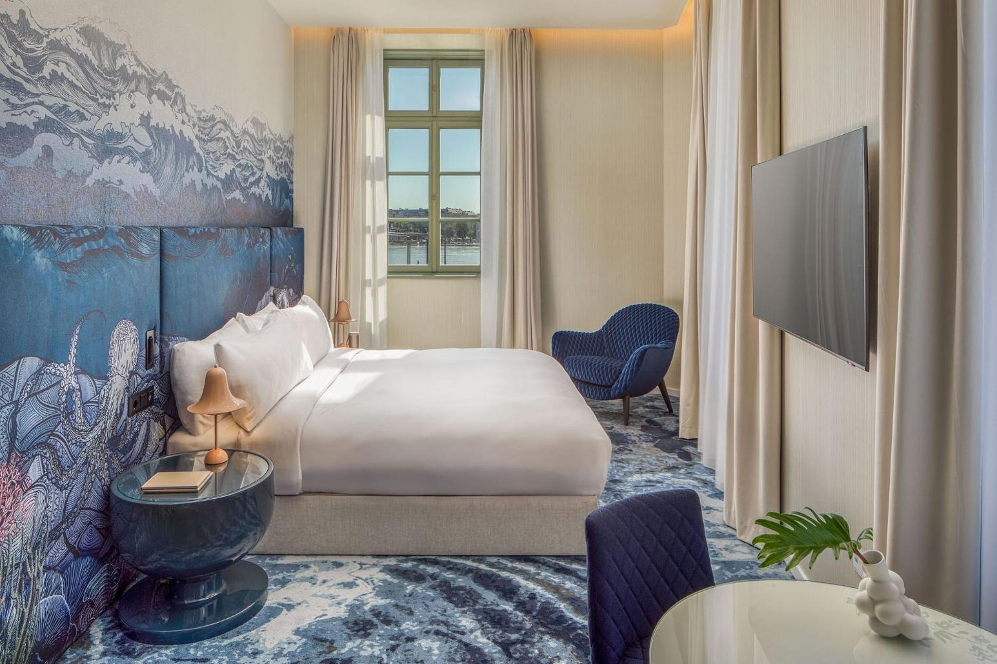 King Studio Suite with River View