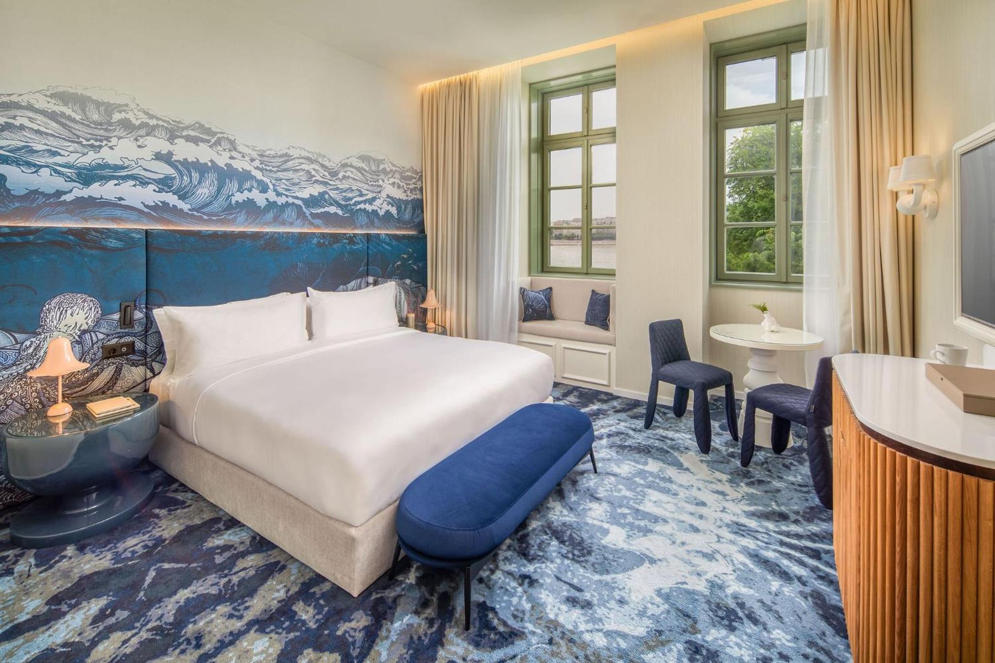 Premium King Room with Danube View - Photo 1