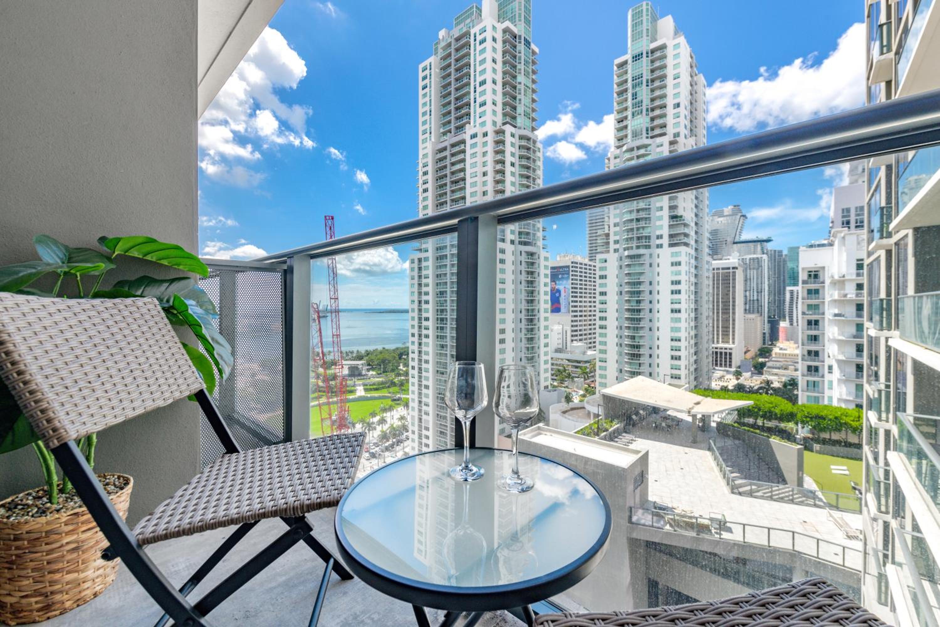 Studio Apartment with Balcony photo 3