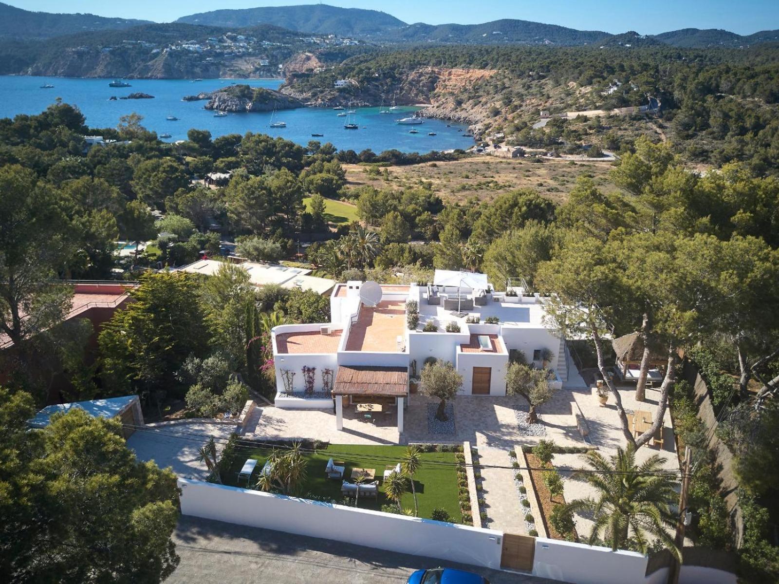 Villa photo 2