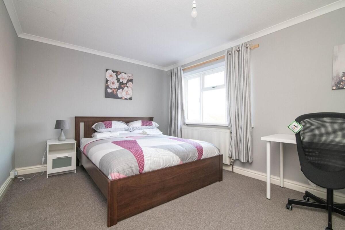 Two-Bedroom House photo 3
