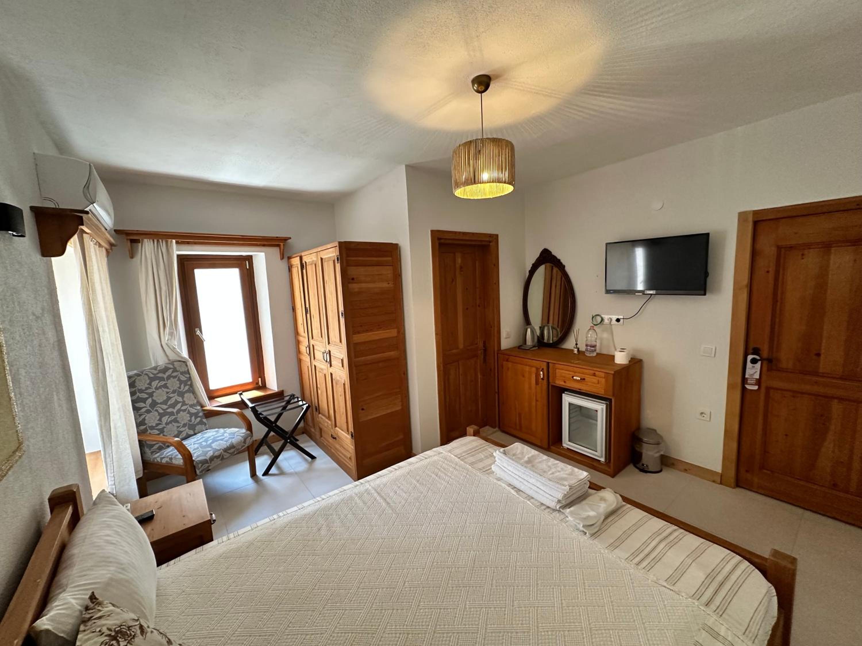 Double Room - Photo 6