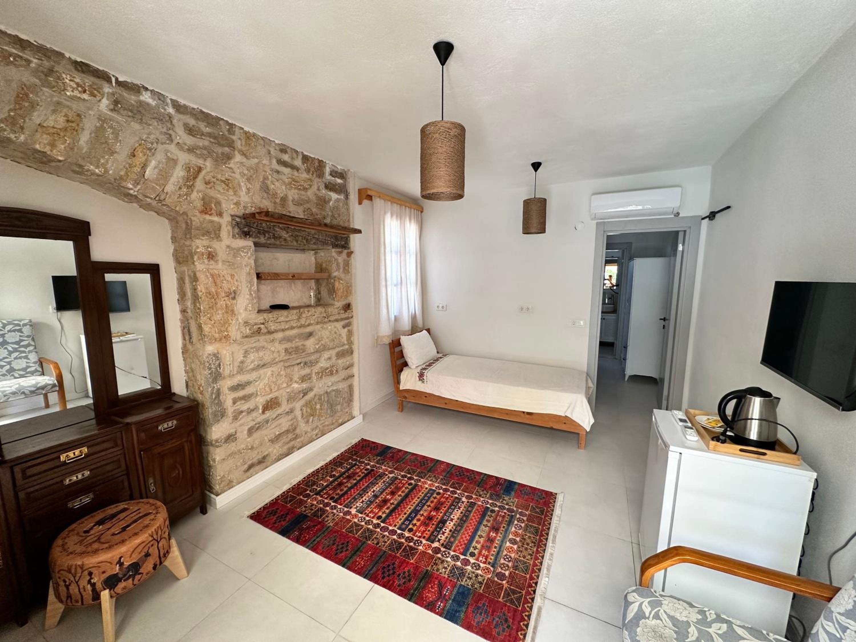 Triple Room with Garden View - Photo 2