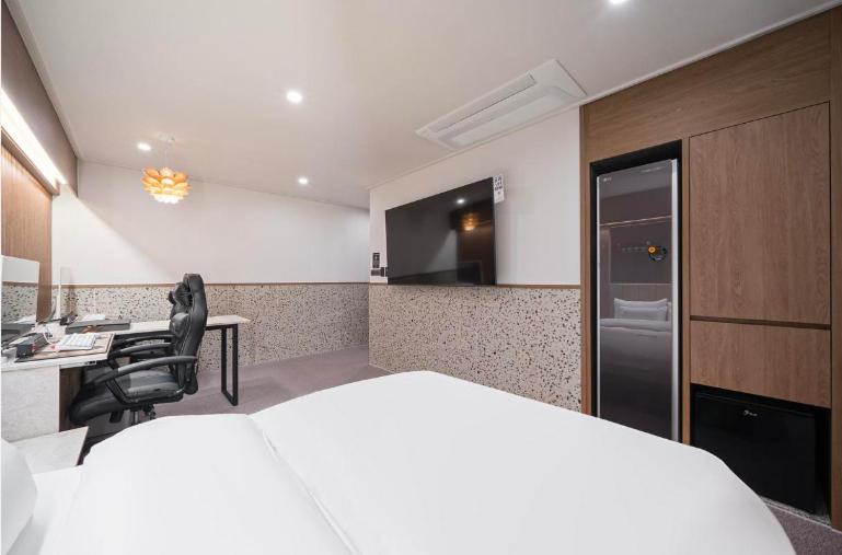 Party Room-2PAX photo 2
