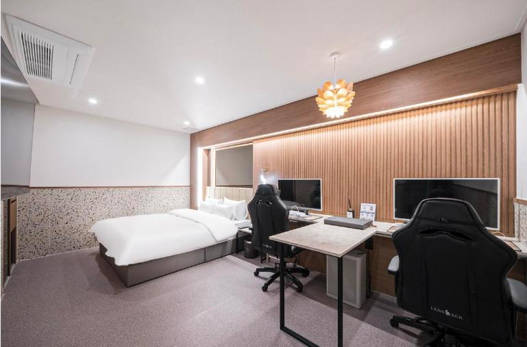 Party Room-2PAX photo 1