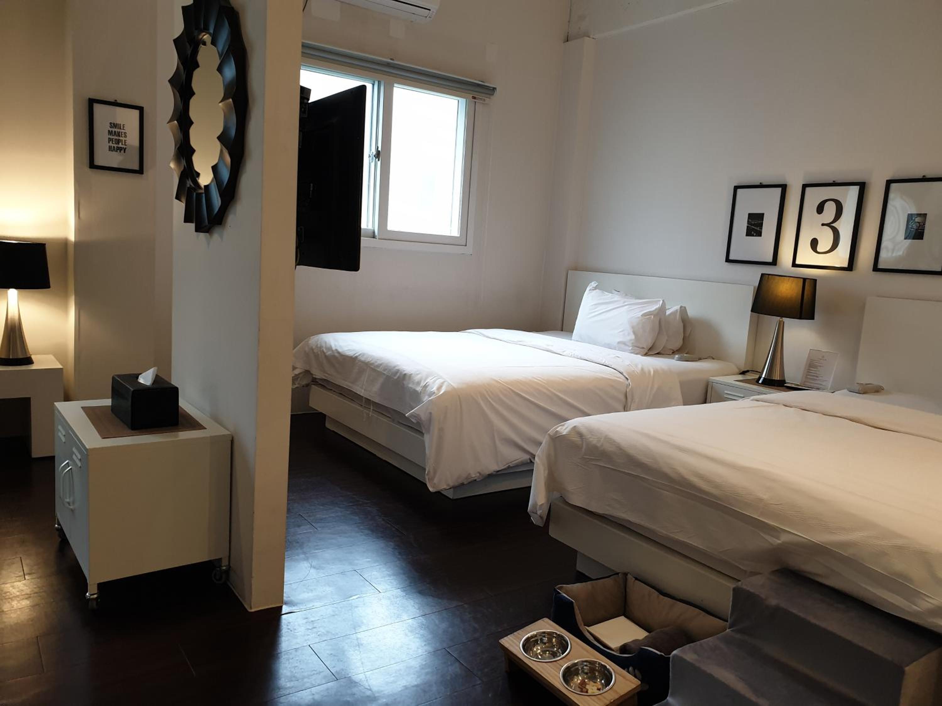 Royal Suite B dog-friendly room - Photo 8