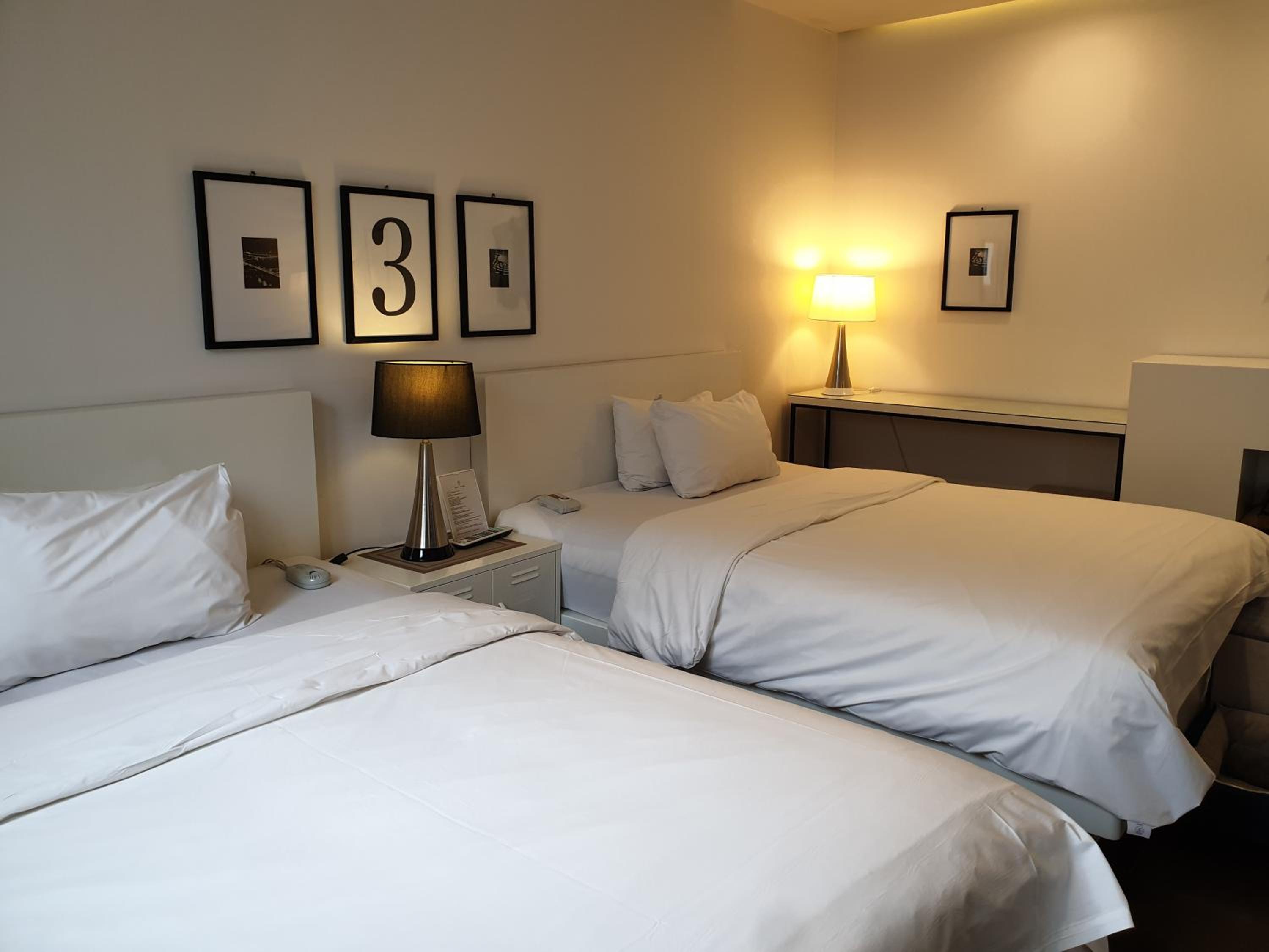 Royal Suite B dog-friendly room - Photo 18