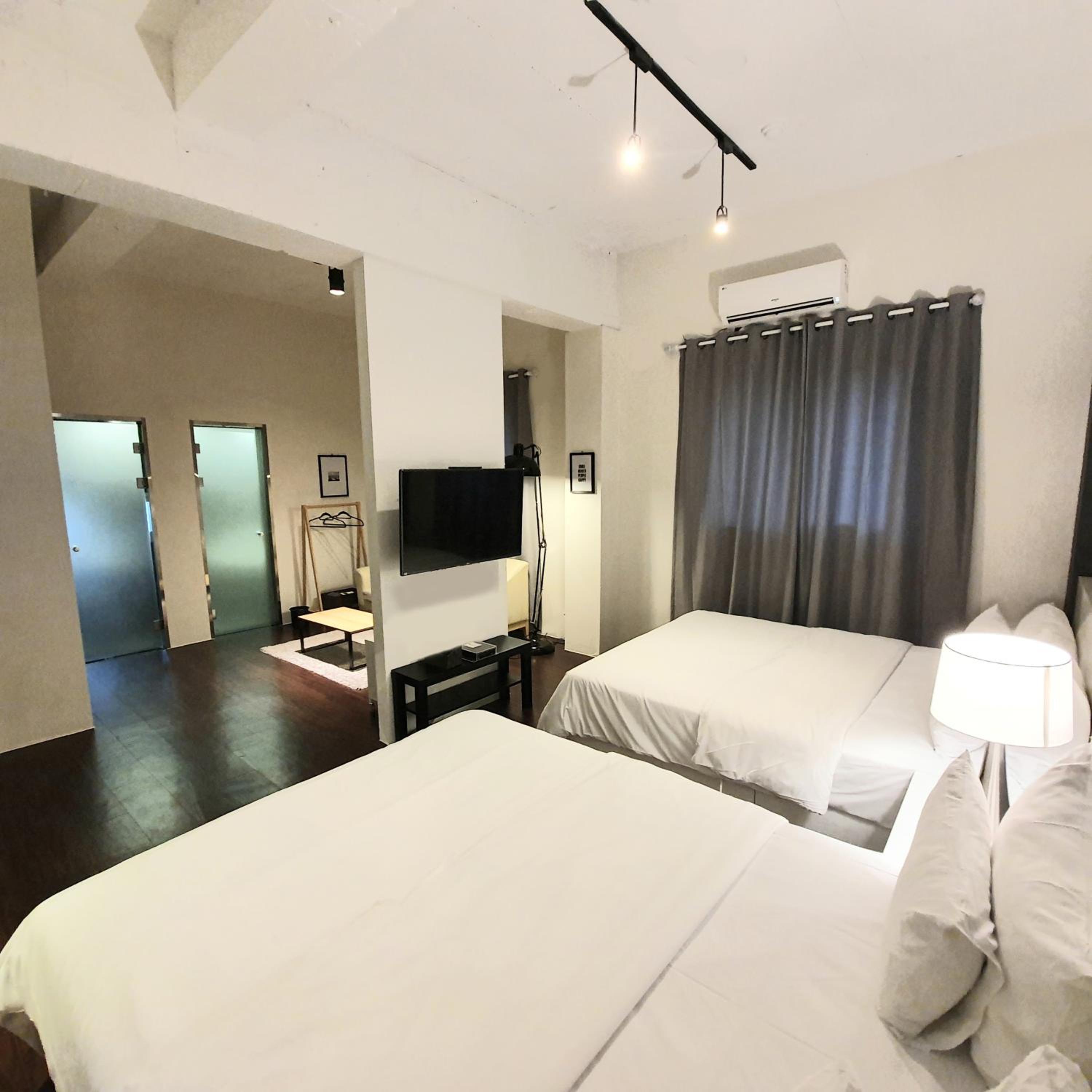 Royal Suite B dog-friendly room - Photo 5